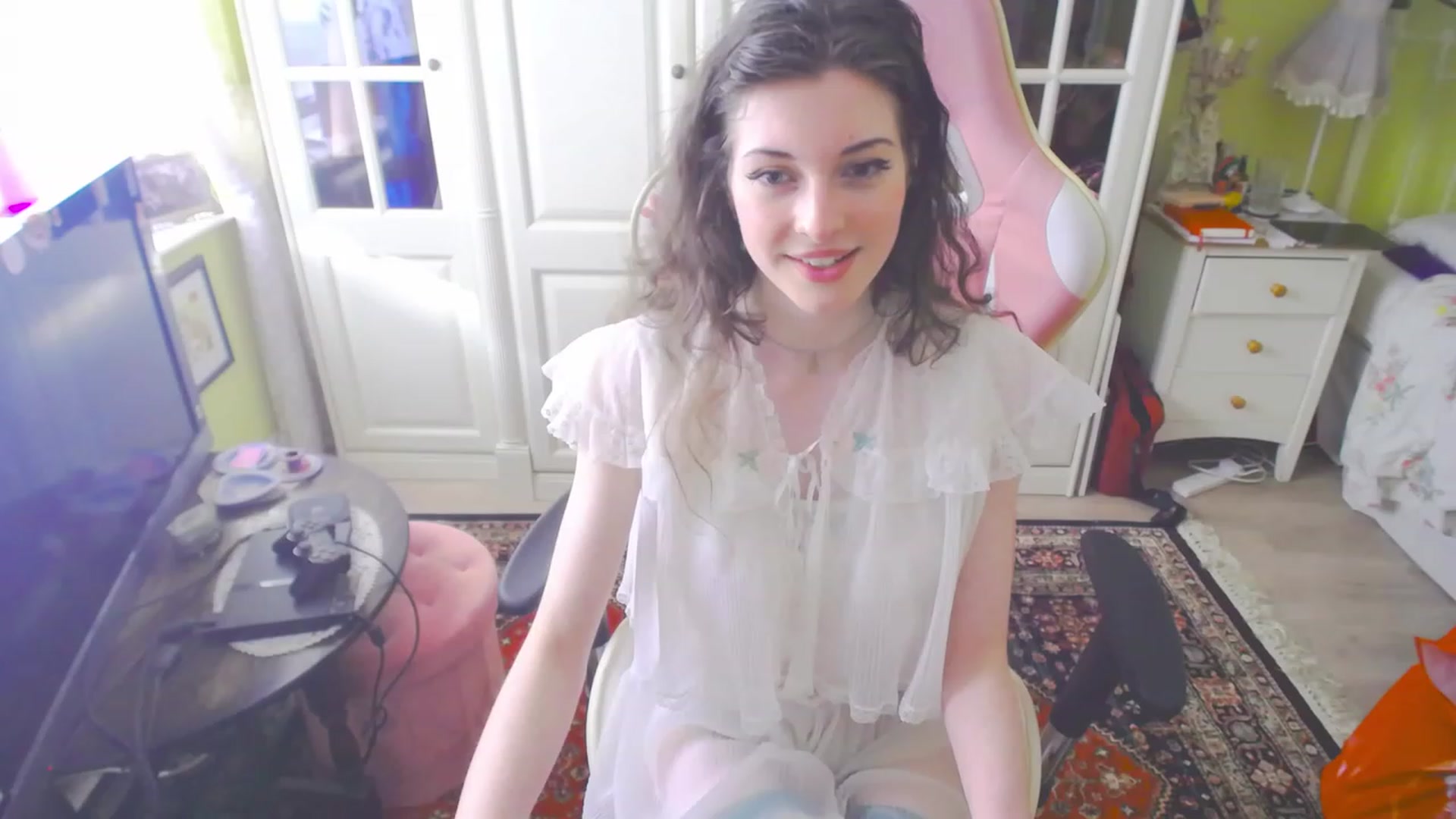 Gallery image thumbnail from viola__'s myfreecams stream on, 04/06/2023, 17:29 image 19 of 20