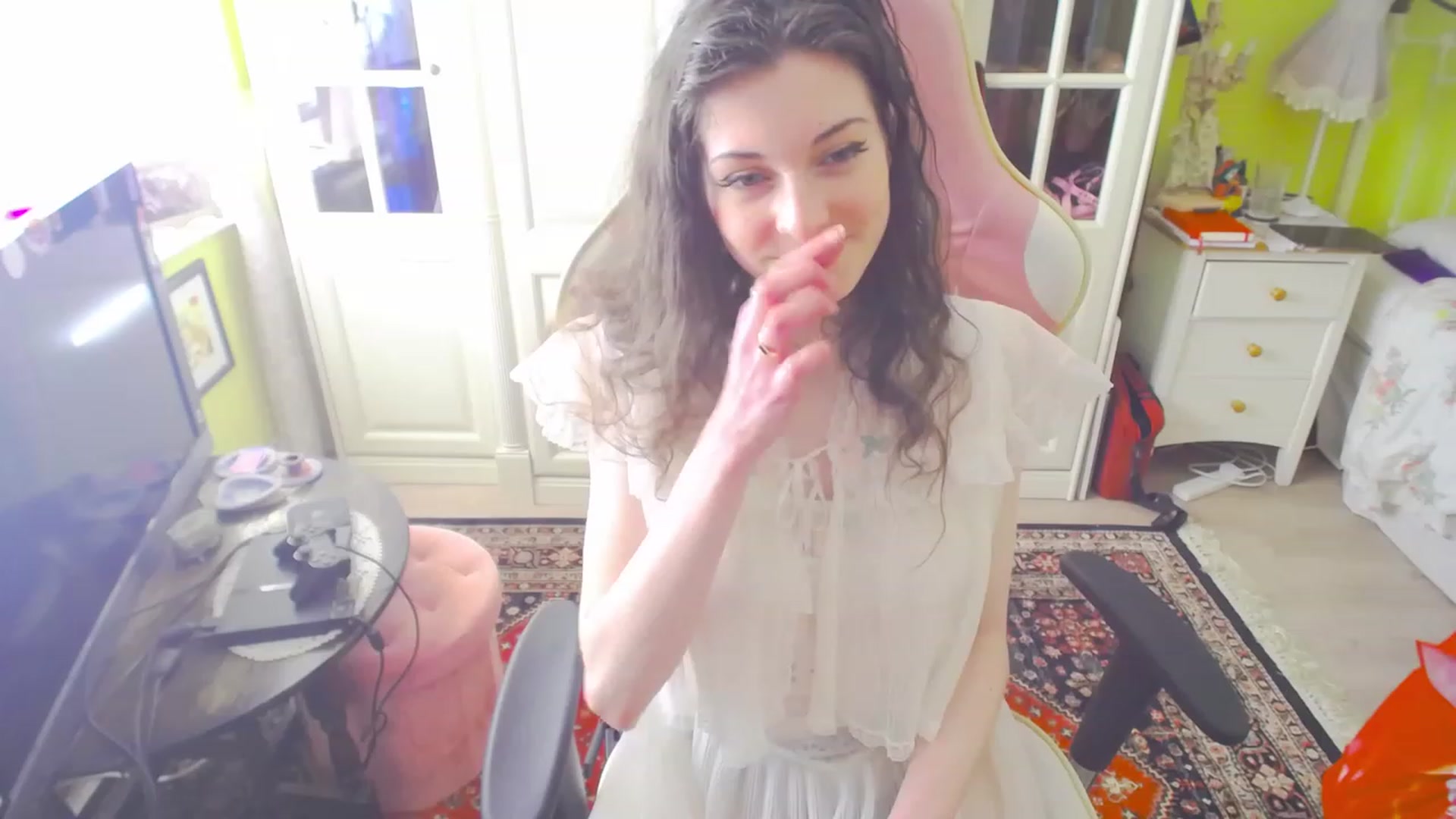 Gallery image thumbnail from viola__'s myfreecams stream on, 04/06/2023, 17:29 image 9 of 20