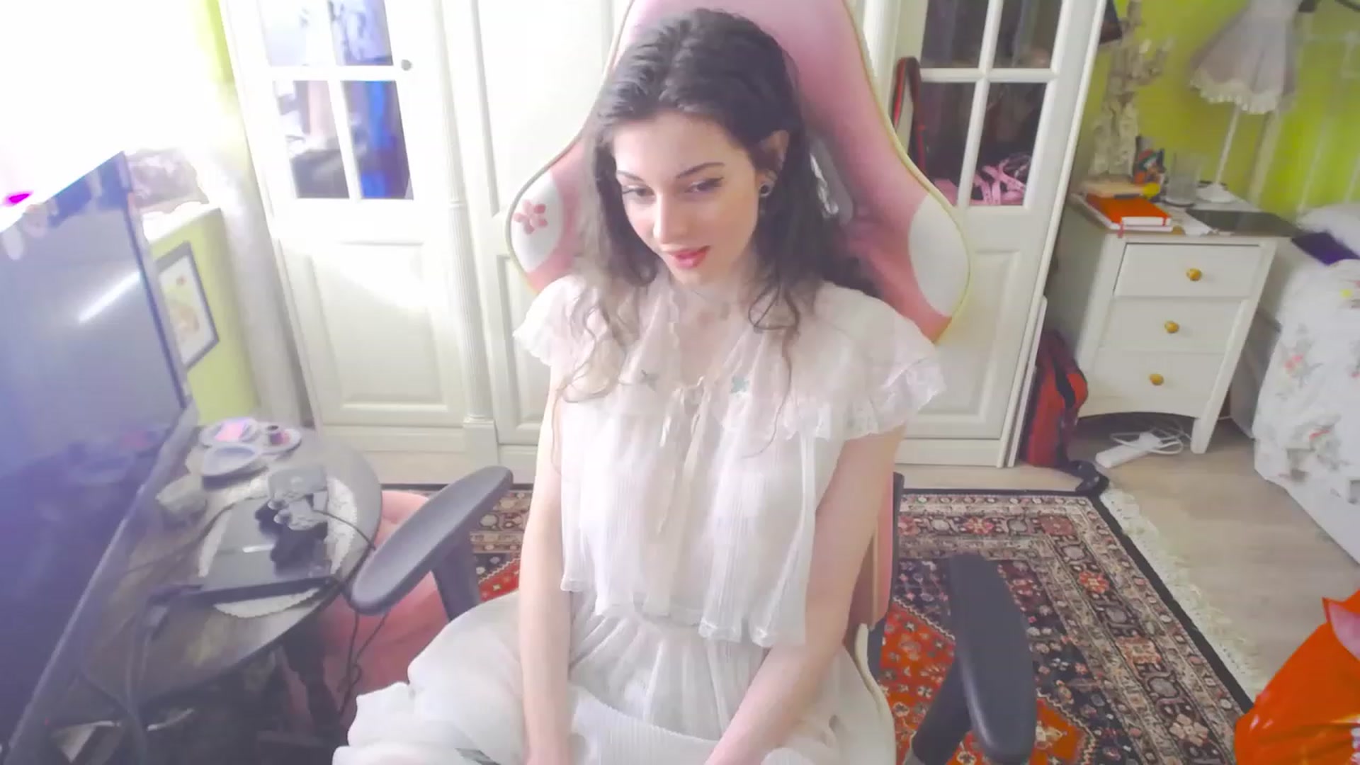 Gallery image thumbnail from viola__'s myfreecams stream on, 04/06/2023, 17:29 image 6 of 20