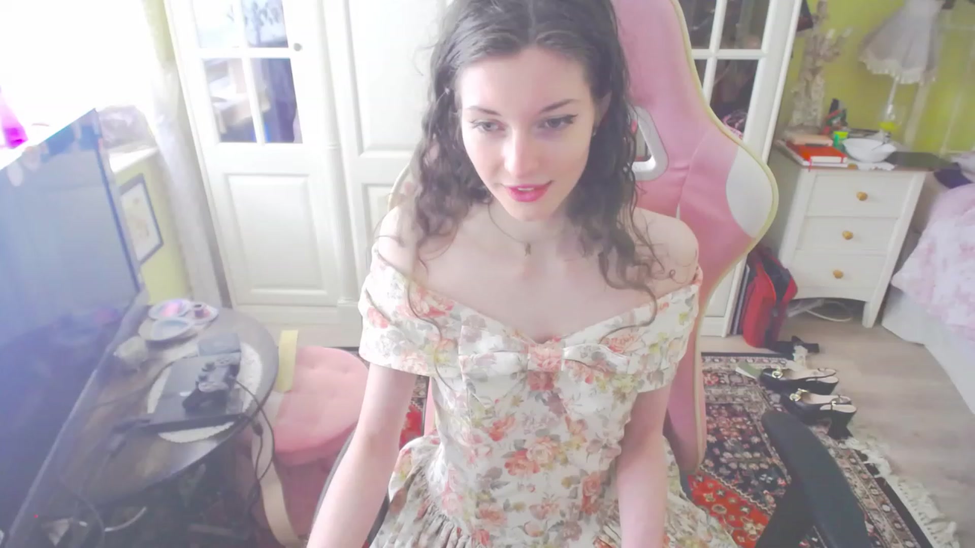 Gallery image thumbnail from viola__'s myfreecams stream on, 04/13/2023, 17:46 image 17 of 20