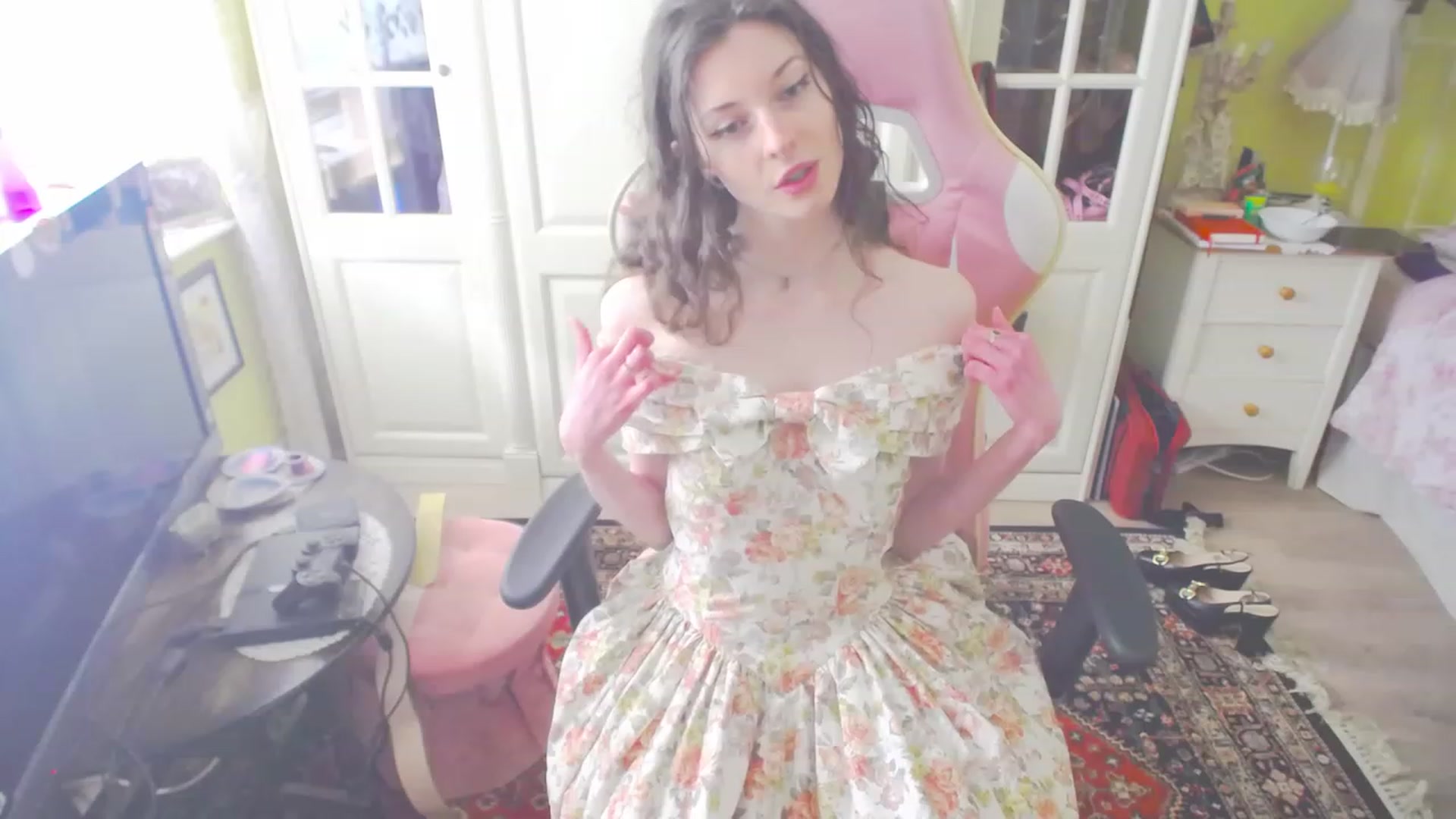 Gallery image thumbnail from viola__'s myfreecams stream on, 04/13/2023, 17:46 image 16 of 20