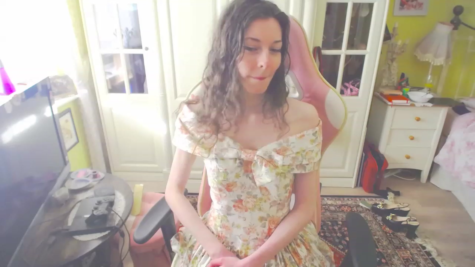 Gallery image thumbnail from viola__'s myfreecams stream on, 04/13/2023, 17:46 image 19 of 20