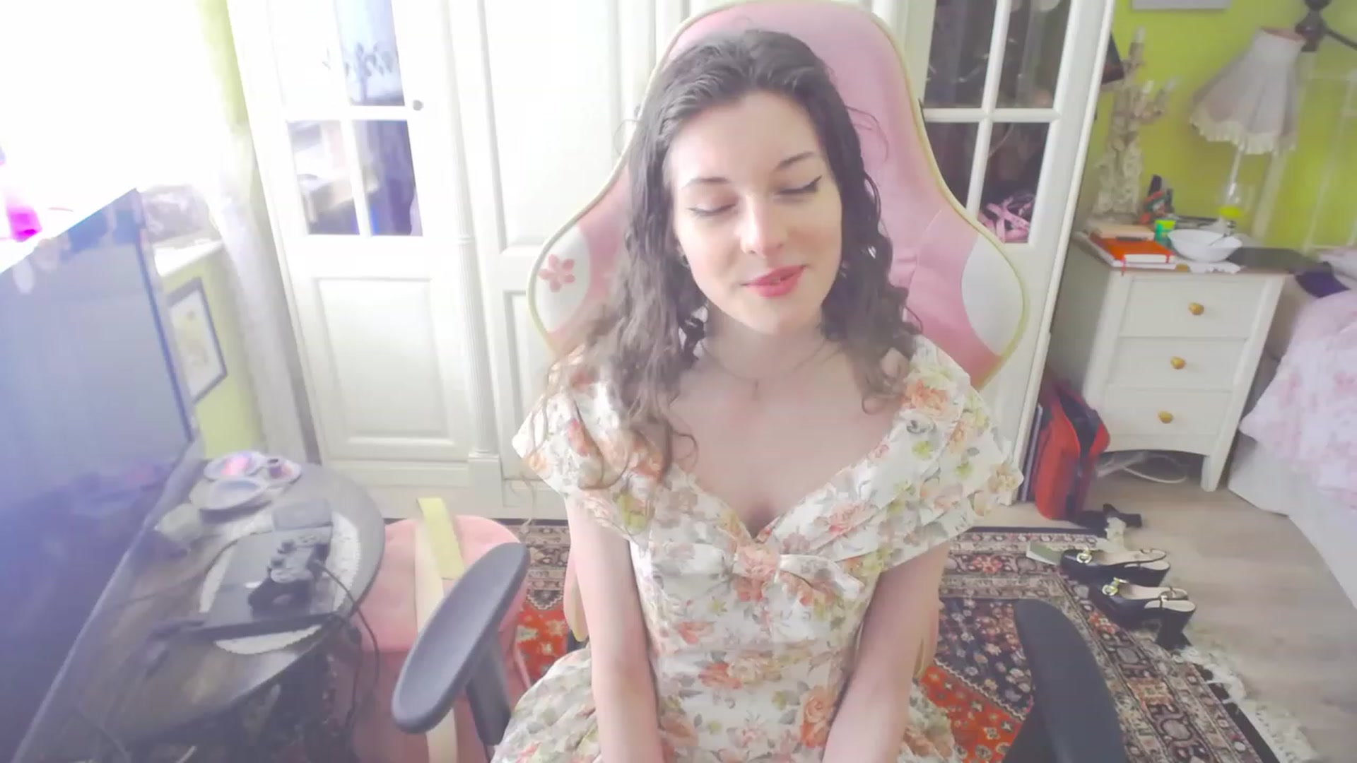 Gallery image thumbnail from viola__'s myfreecams stream on, 04/13/2023, 17:46 image 4 of 20