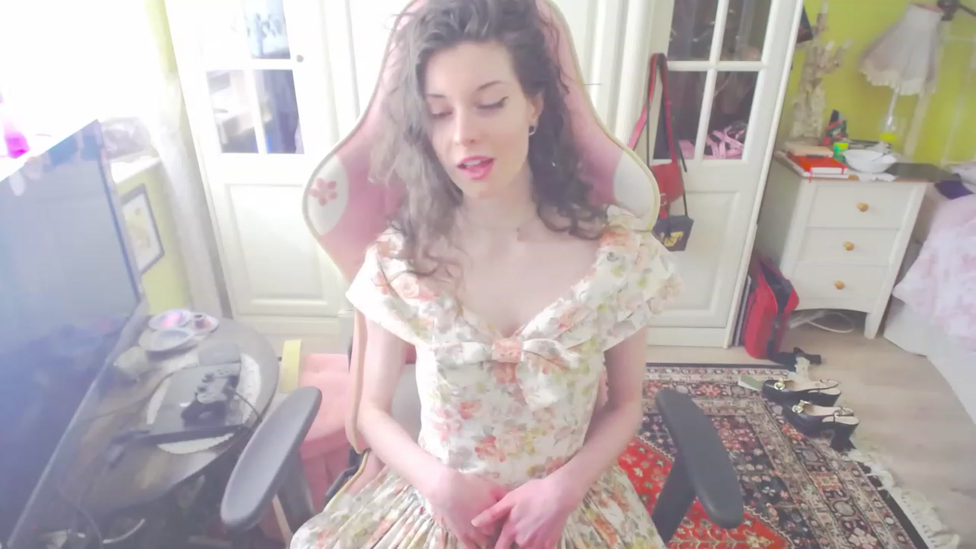 Gallery image thumbnail from viola__'s myfreecams stream on, 04/13/2023, 17:46 image 12 of 20