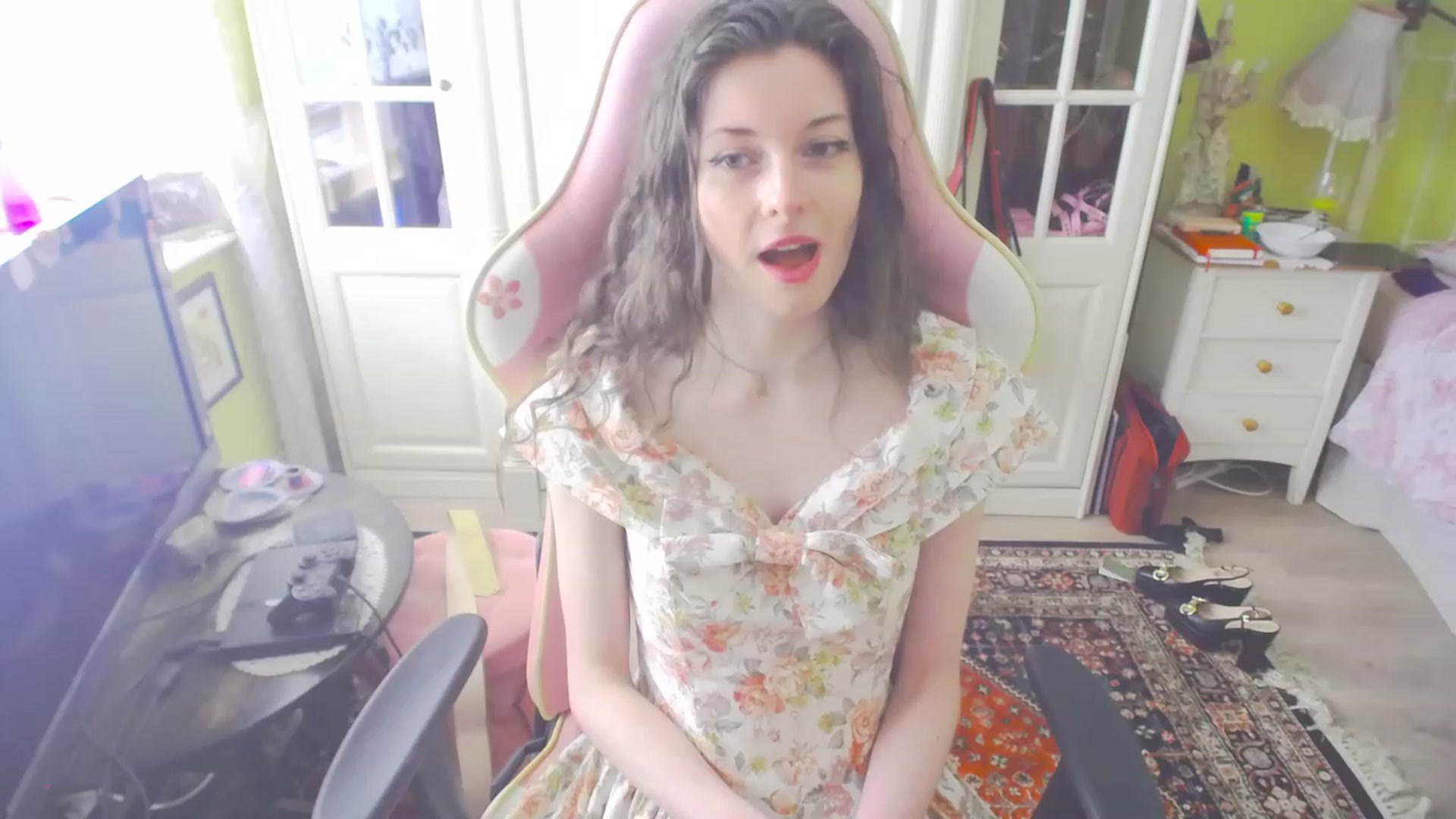 Gallery image thumbnail from viola__'s myfreecams stream on, 04/13/2023, 17:46 image 2 of 20