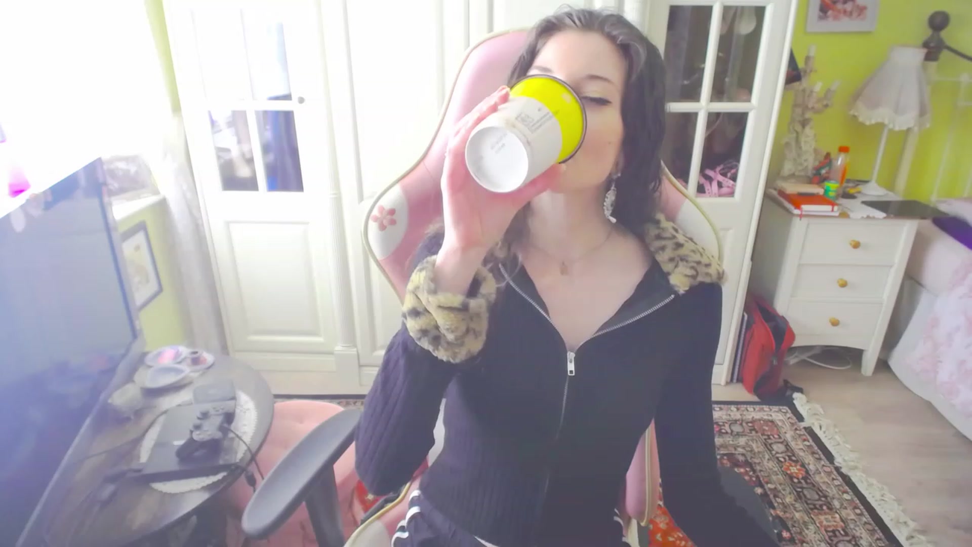 Gallery image thumbnail from viola__'s myfreecams stream on, 04/14/2023, 15:07 image 3 of 20
