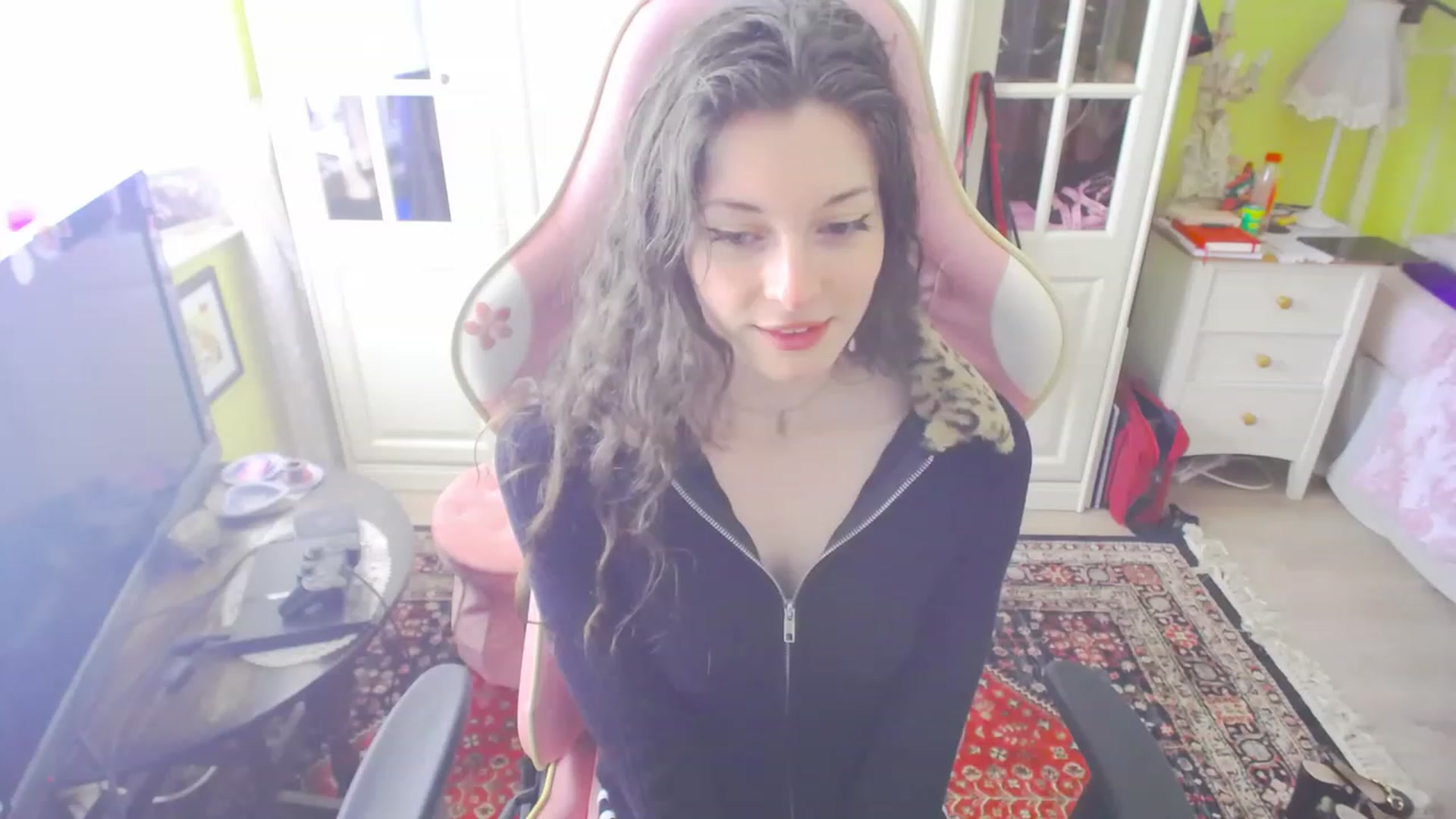 Gallery image thumbnail from viola__'s myfreecams stream on, 04/14/2023, 15:07 image 16 of 20
