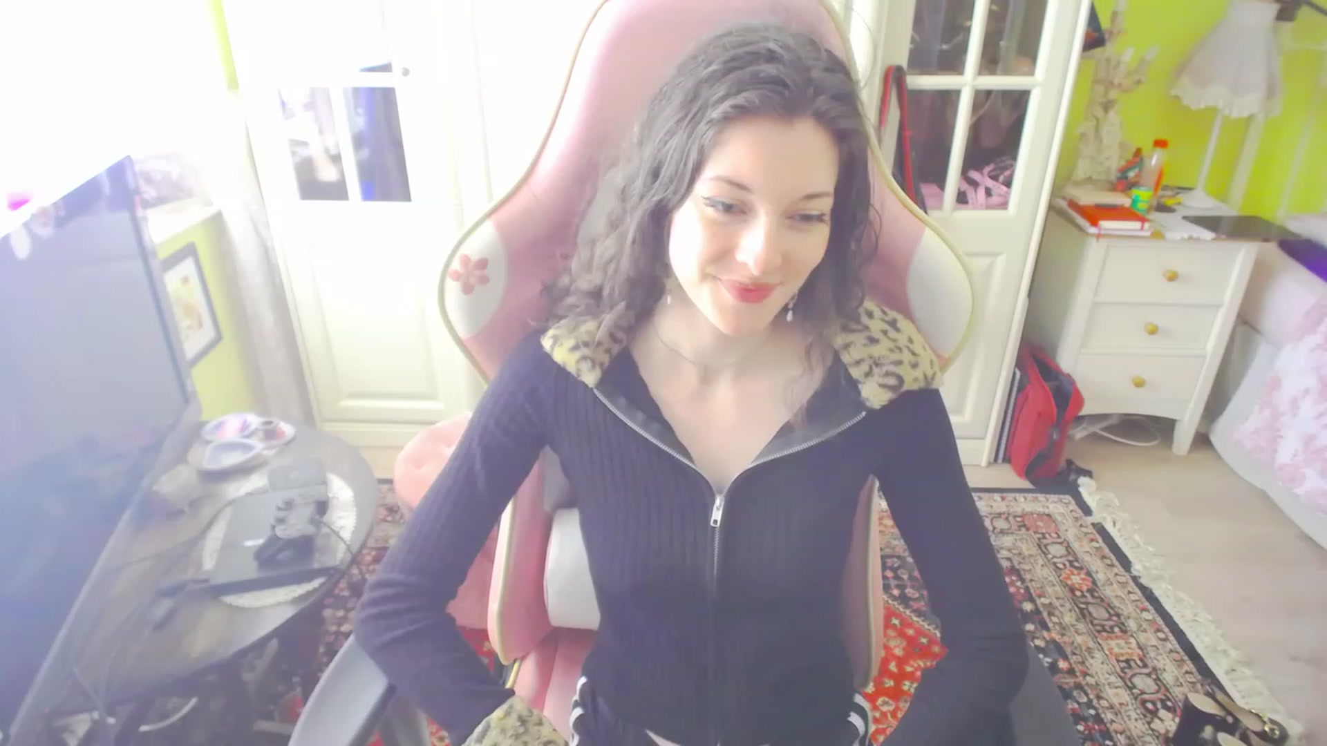 Gallery image thumbnail from viola__'s myfreecams stream on, 04/14/2023, 15:07 image 14 of 20