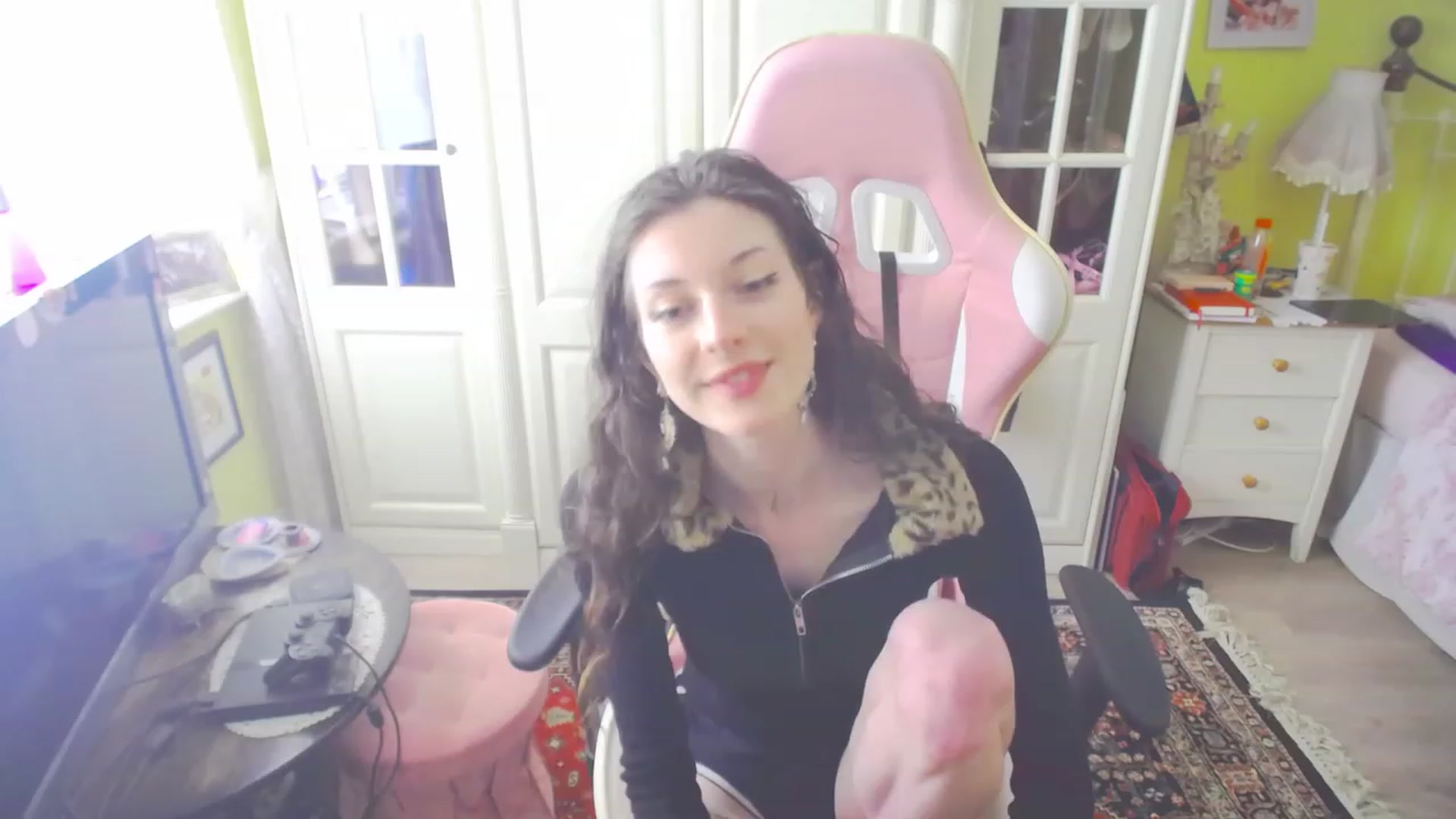 Gallery image thumbnail from viola__'s myfreecams stream on, 04/14/2023, 15:07 image 1 of 20