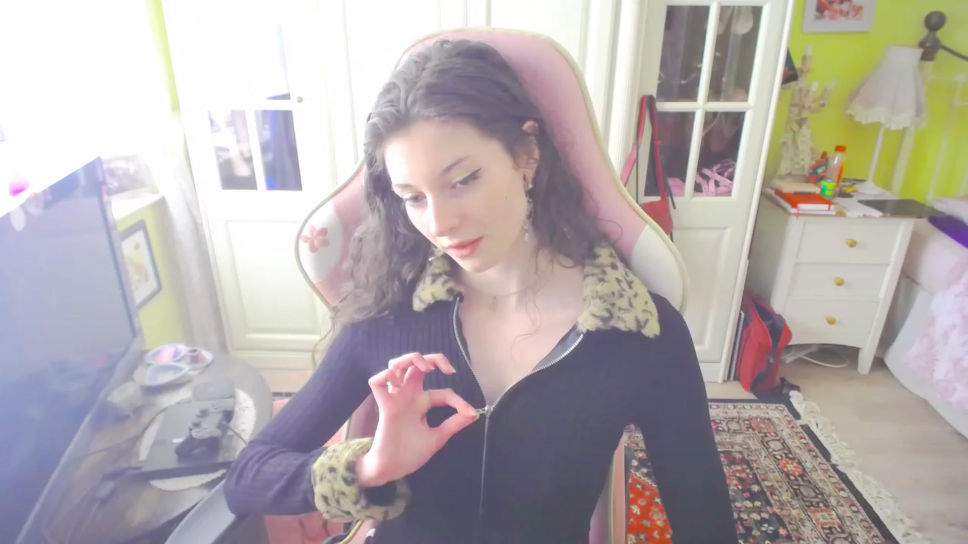 Gallery image thumbnail from viola__'s myfreecams stream on, 04/14/2023, 15:07 image 5 of 20