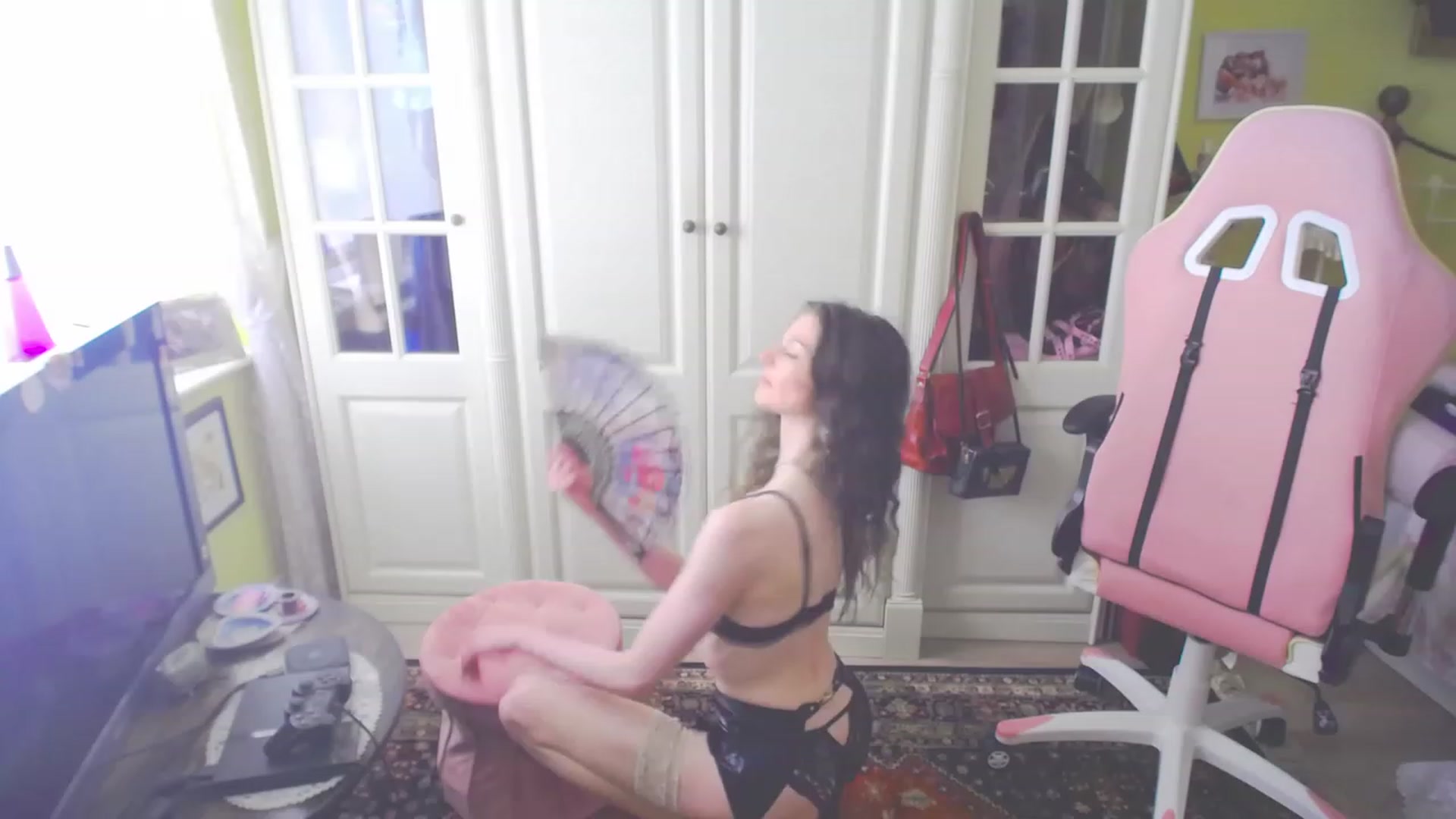 Gallery image thumbnail from viola__'s myfreecams stream on, 04/14/2023, 16:11 image 13 of 20