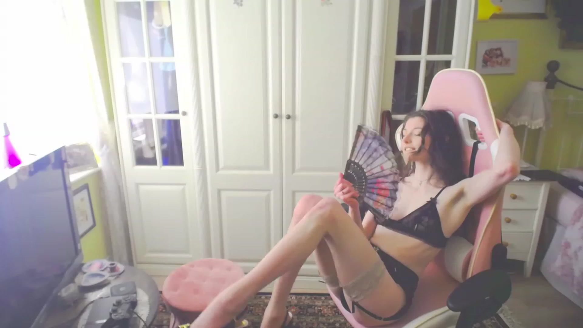 Gallery image thumbnail from viola__'s myfreecams stream on, 04/14/2023, 16:11 image 15 of 20