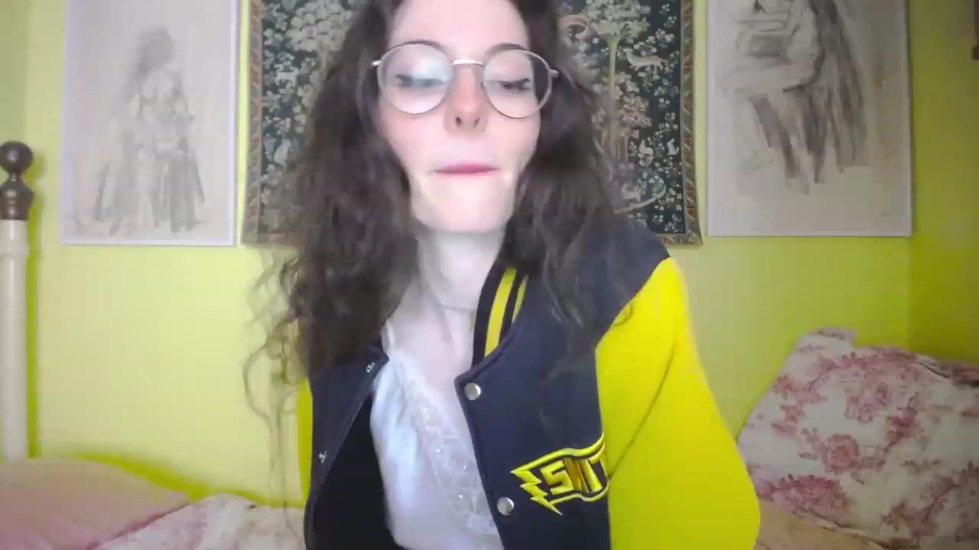Gallery image thumbnail from viola__'s myfreecams stream on, 04/26/2023, 15:17 image 15 of 20