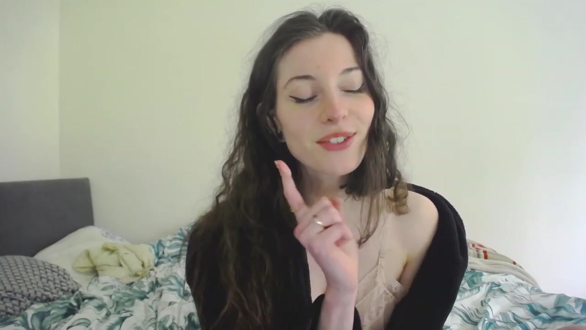Gallery image thumbnail from viola__'s myfreecams stream on, 04/27/2023, 17:17 image 6 of 20