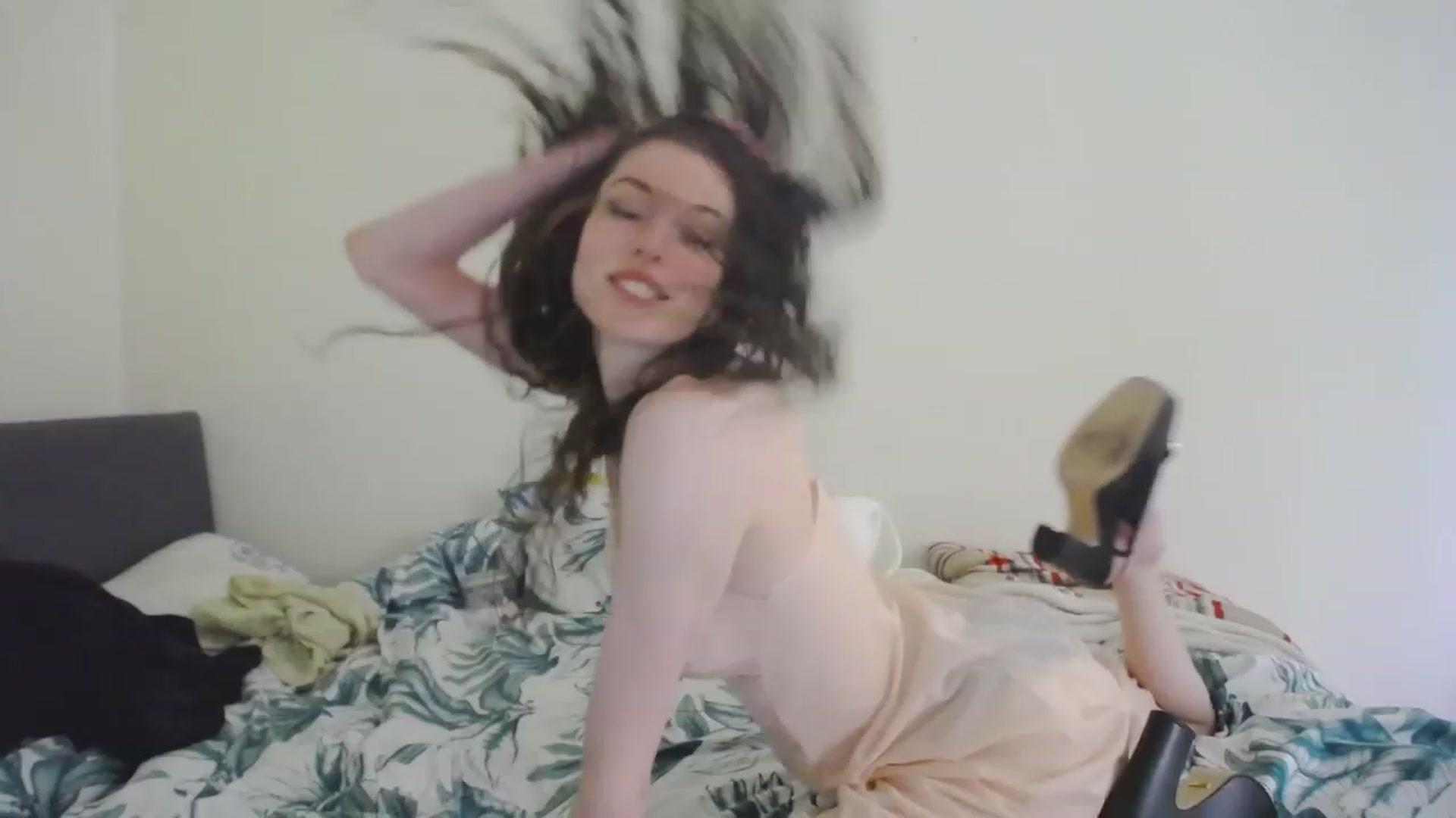 Gallery image thumbnail from viola__'s myfreecams stream on, 04/27/2023, 17:17 image 19 of 20