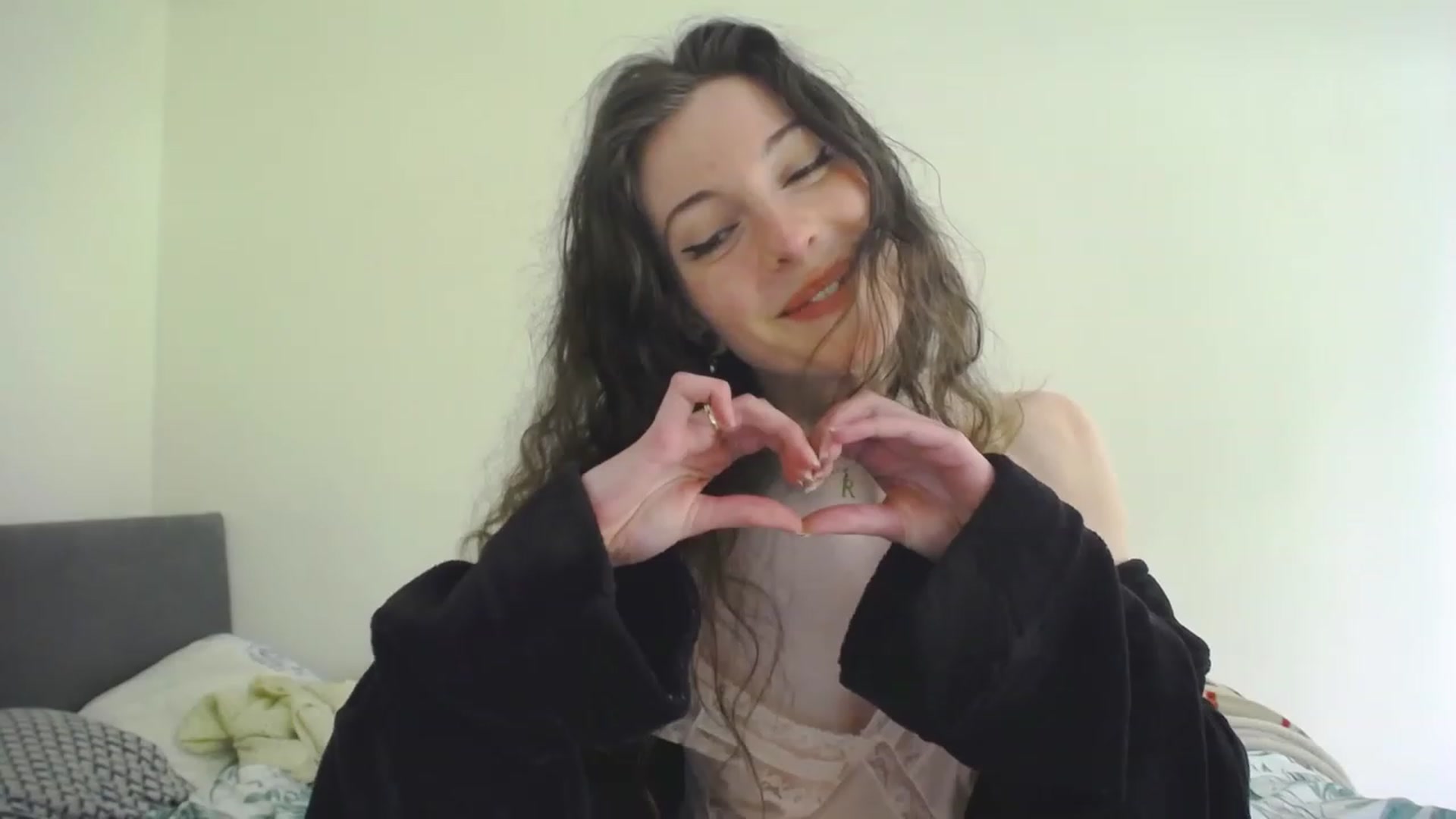Gallery image thumbnail from viola__'s myfreecams stream on, 04/27/2023, 17:17 image 3 of 20