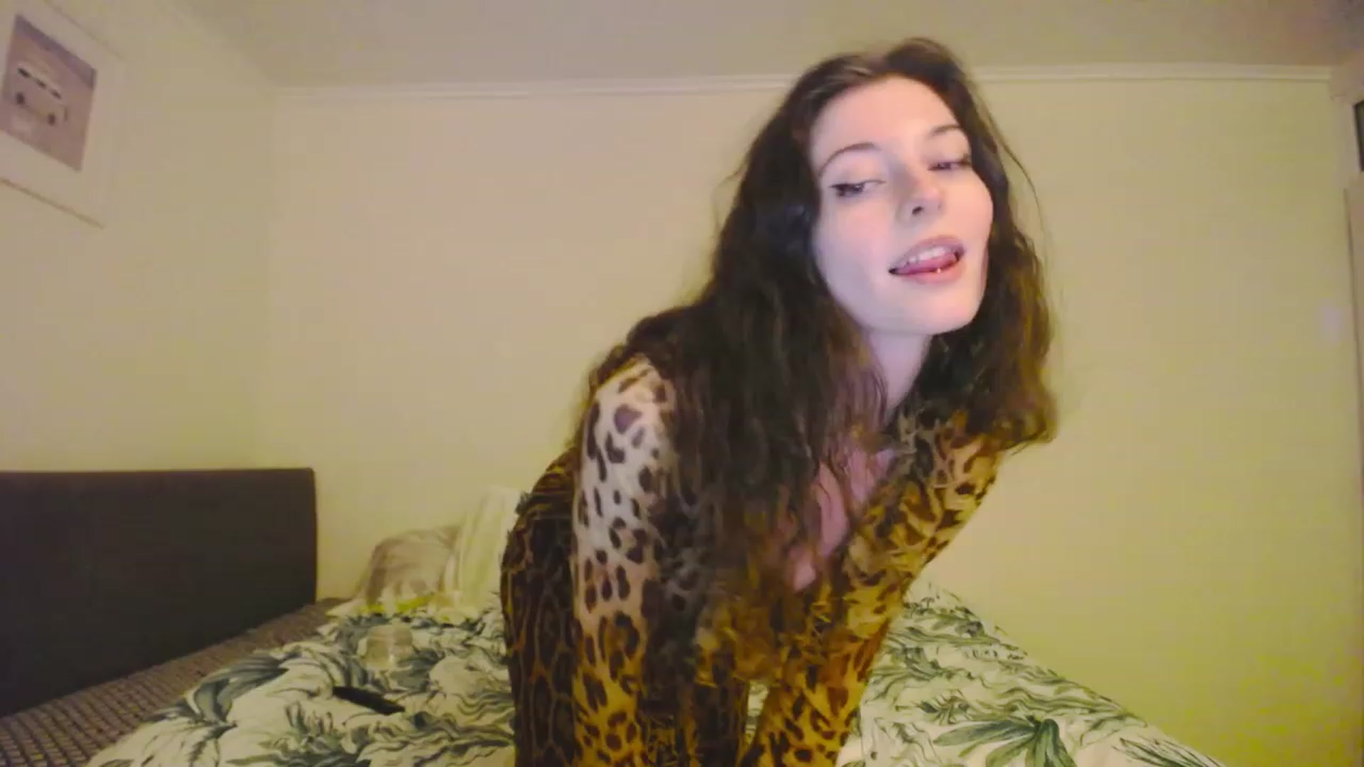 Gallery image thumbnail from viola__'s myfreecams stream on, 04/28/2023, 22:25 image 4 of 20