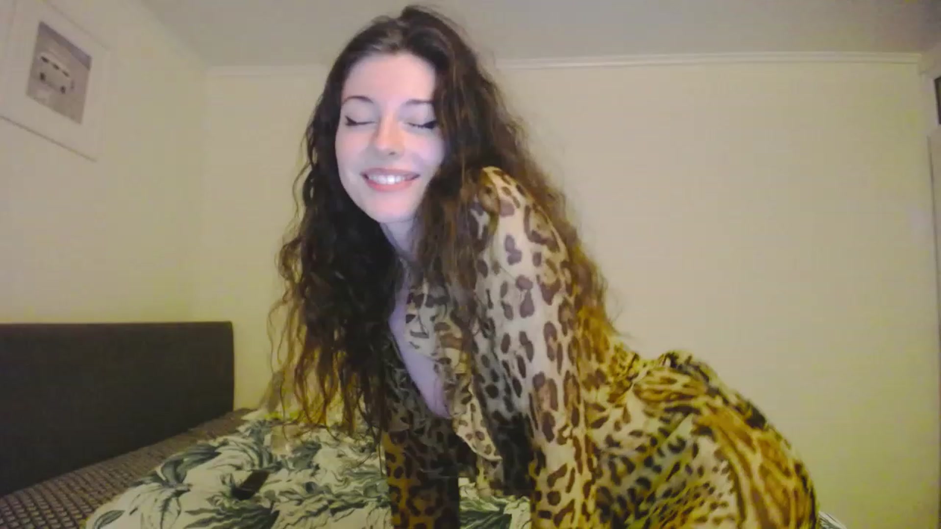 Gallery image thumbnail from viola__'s myfreecams stream on, 04/28/2023, 22:25 image 9 of 20