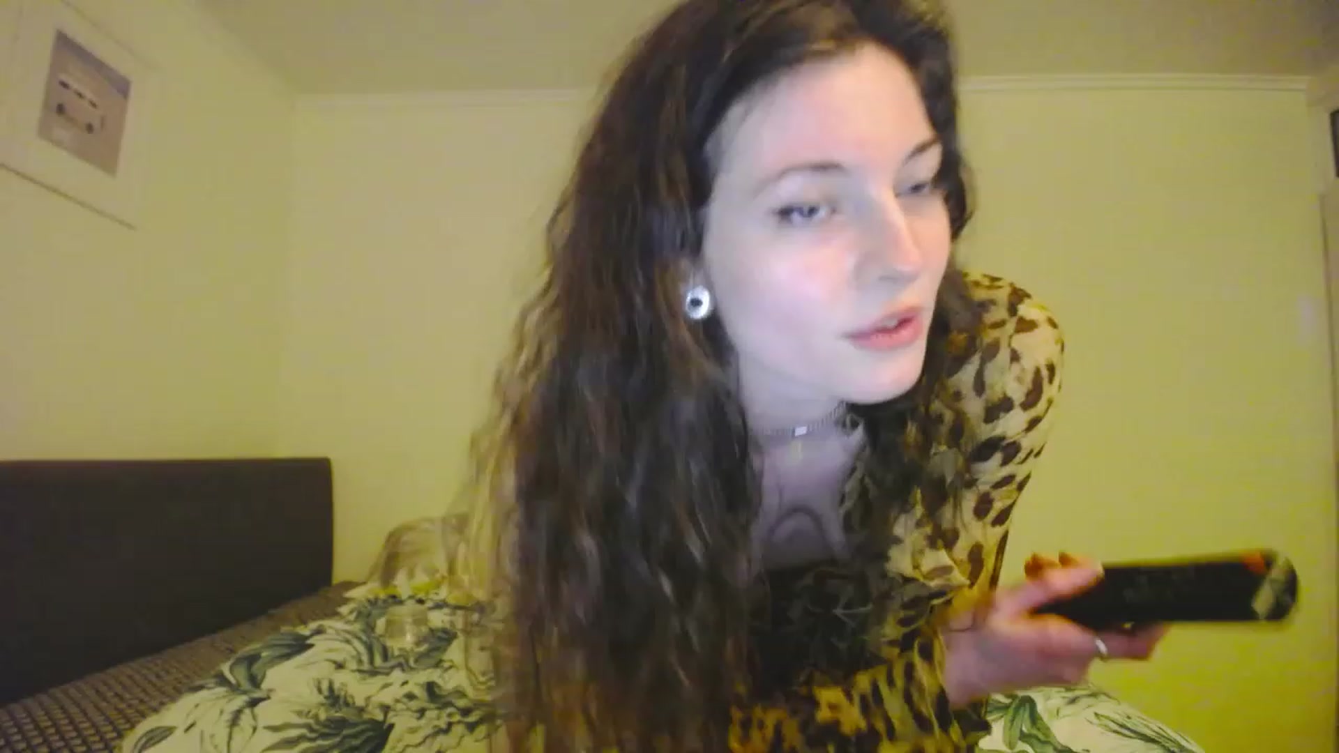 Gallery image thumbnail from viola__'s myfreecams stream on, 04/28/2023, 22:25 image 10 of 20