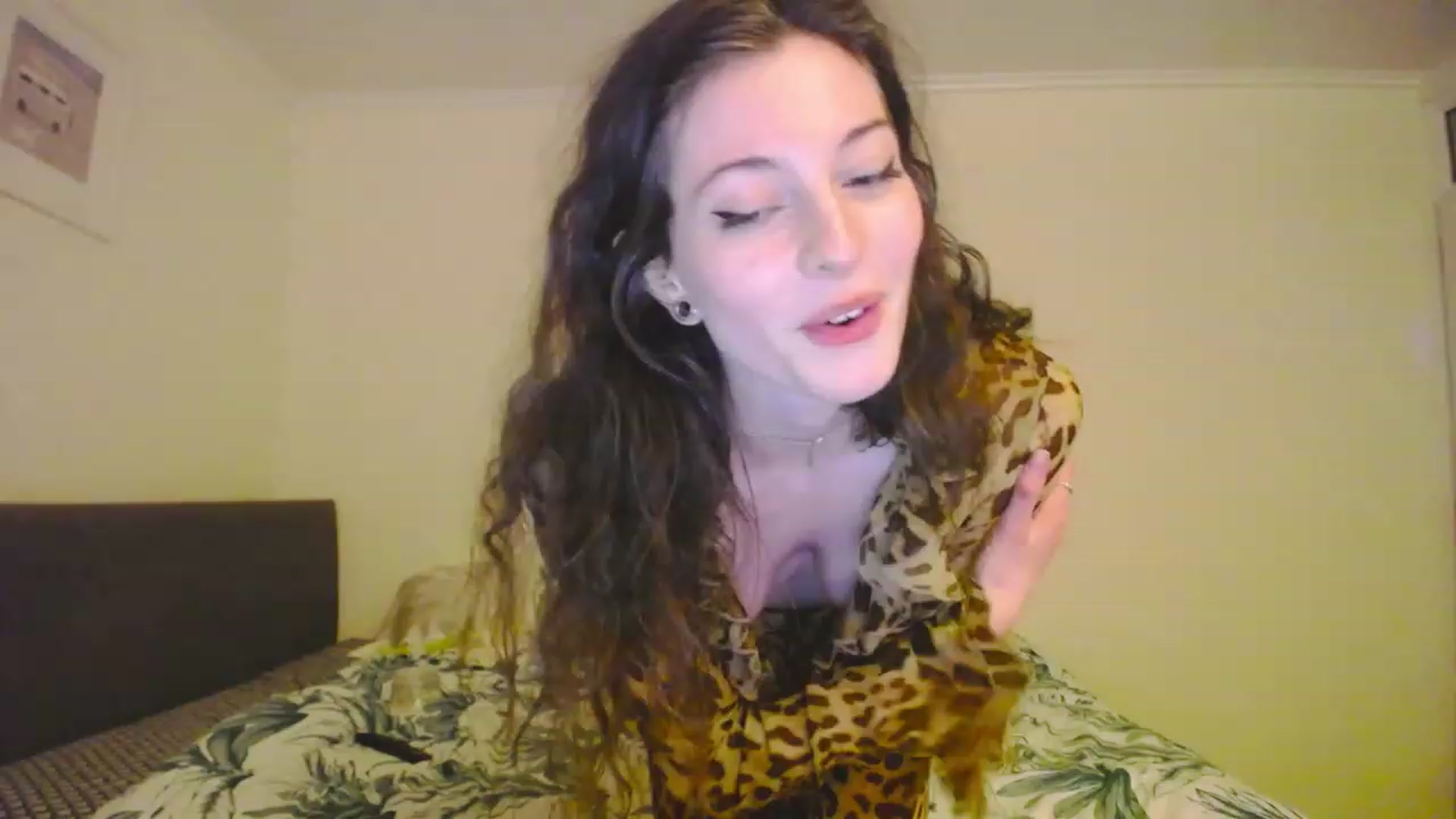 Gallery image thumbnail from viola__'s myfreecams stream on, 04/28/2023, 22:25 image 3 of 20