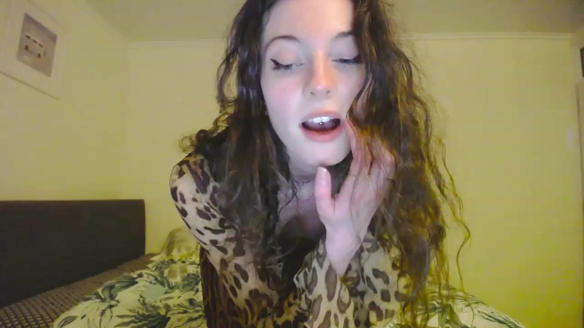 Gallery image thumbnail from viola__'s myfreecams stream on, 04/28/2023, 22:25 image 12 of 20