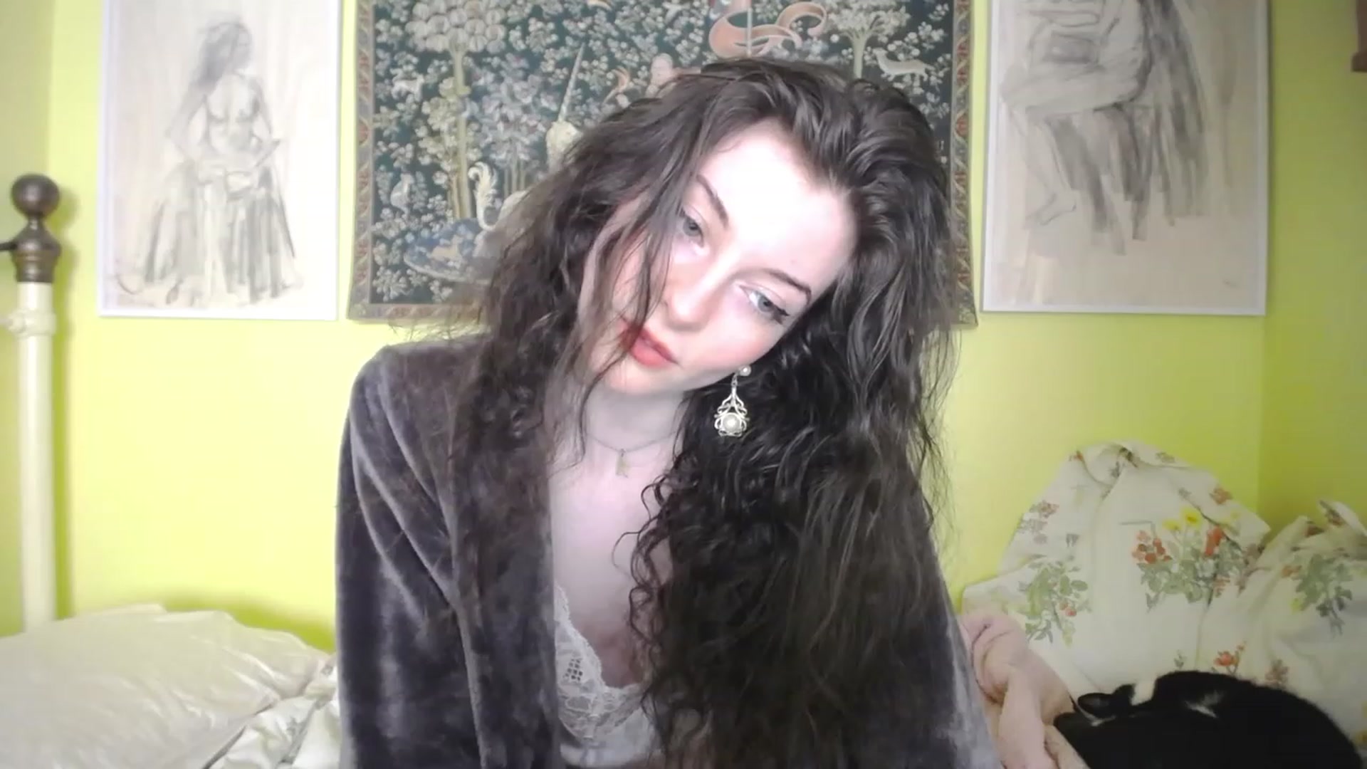 Gallery image thumbnail from viola__'s myfreecams stream on, 05/03/2023, 14:56 image 19 of 20