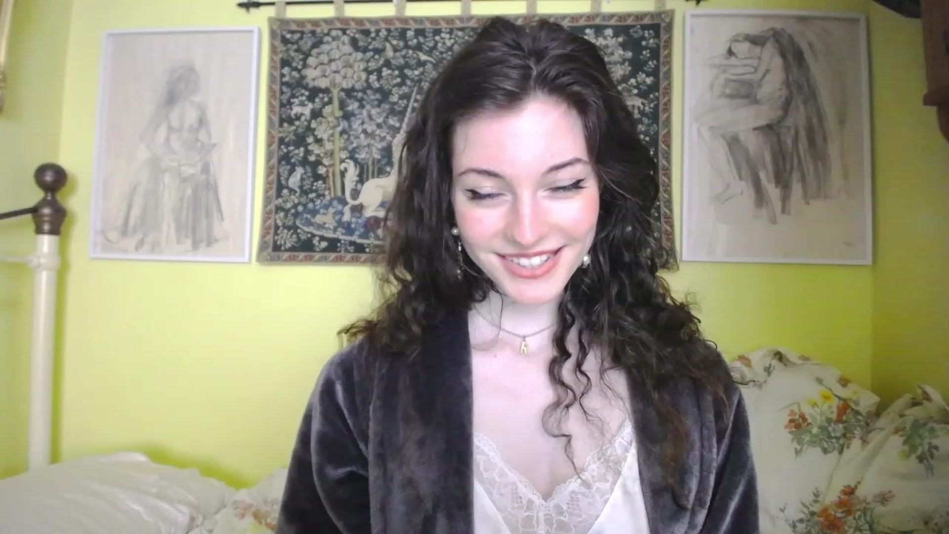 Gallery image thumbnail from viola__'s myfreecams stream on, 05/03/2023, 17:10 image 18 of 20