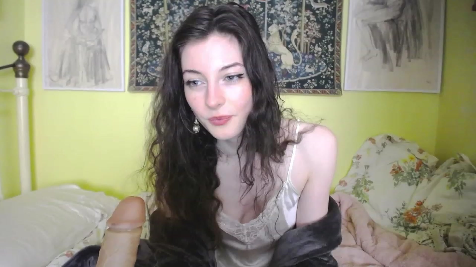 Gallery image thumbnail from viola__'s myfreecams stream on, 05/03/2023, 17:10 image 14 of 20