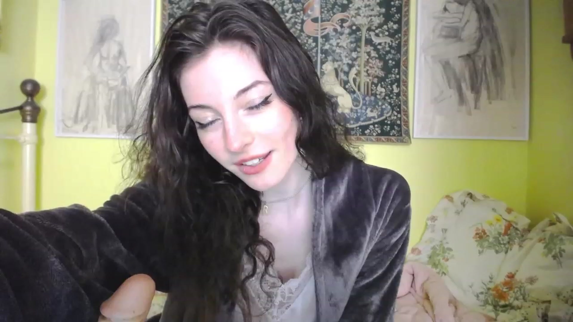 Gallery image thumbnail from viola__'s myfreecams stream on, 05/03/2023, 17:10 image 10 of 20