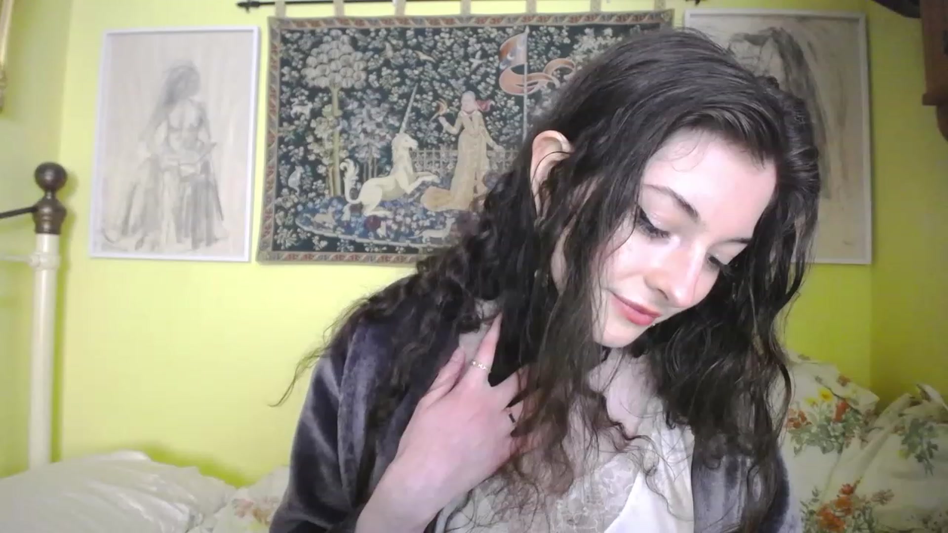 Gallery image thumbnail from viola__'s myfreecams stream on, 05/03/2023, 17:10 image 16 of 20