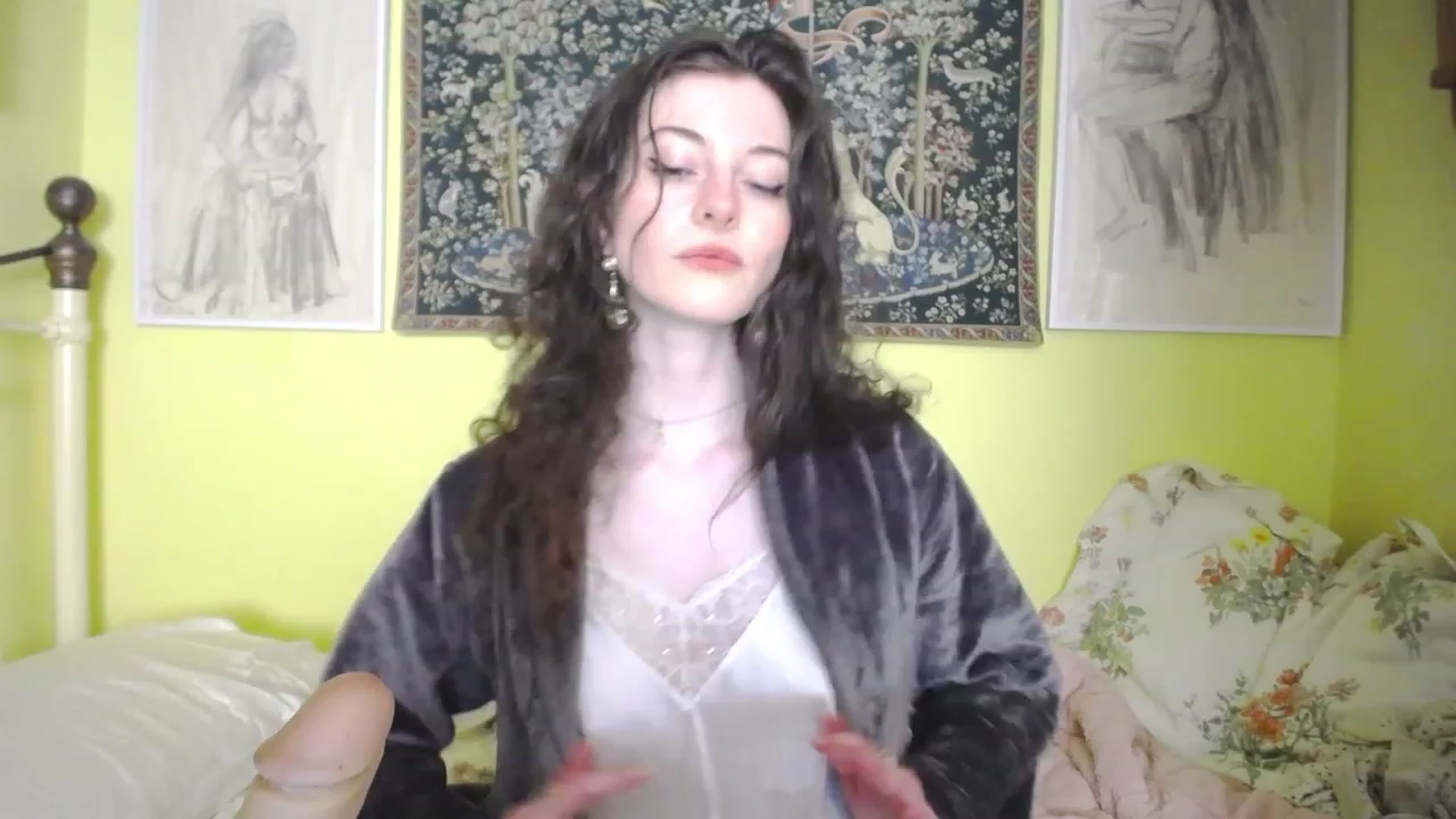Gallery image thumbnail from viola__'s myfreecams stream on, 05/03/2023, 17:10 image 9 of 20