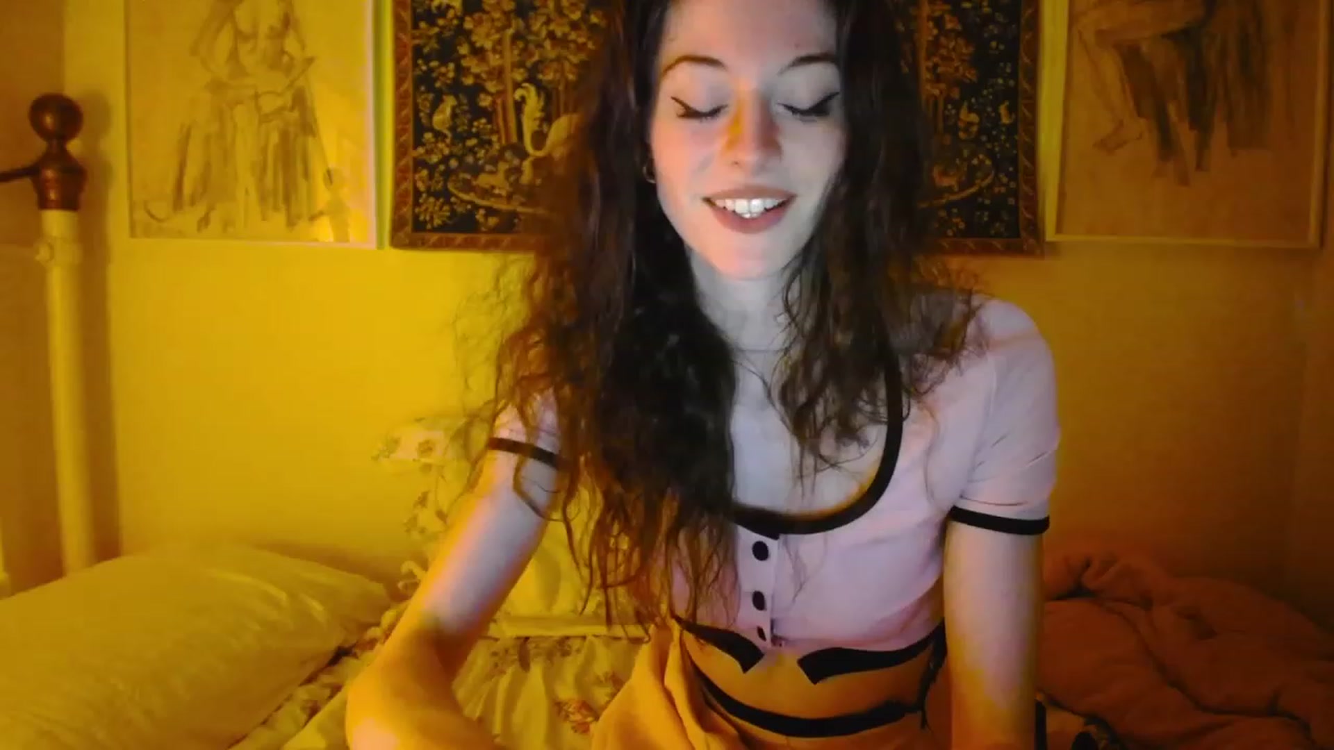 Gallery image thumbnail from viola__'s myfreecams stream on, 05/04/2023, 20:54 image 6 of 20