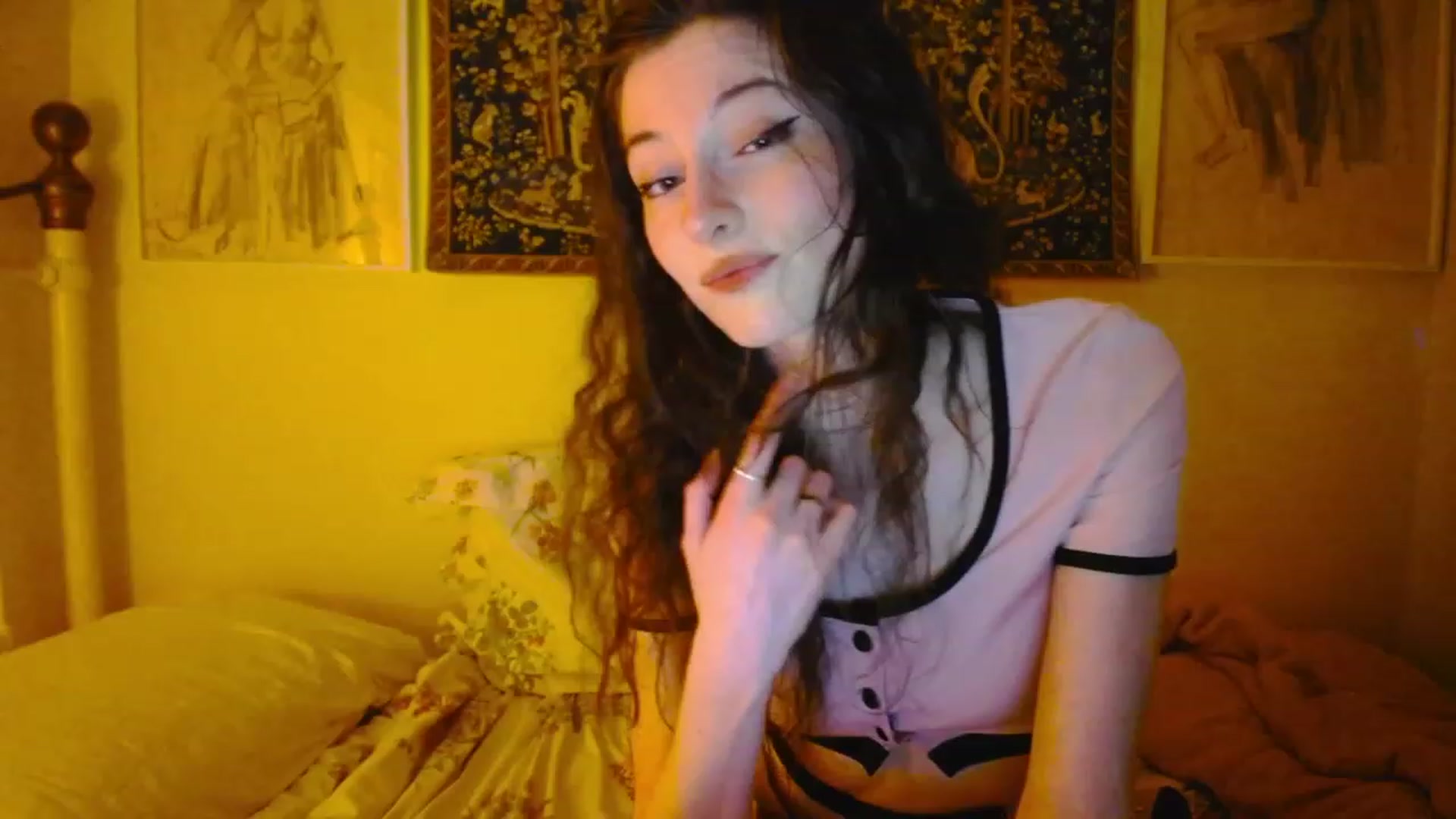 Gallery image thumbnail from viola__'s myfreecams stream on, 05/04/2023, 20:54 image 7 of 20
