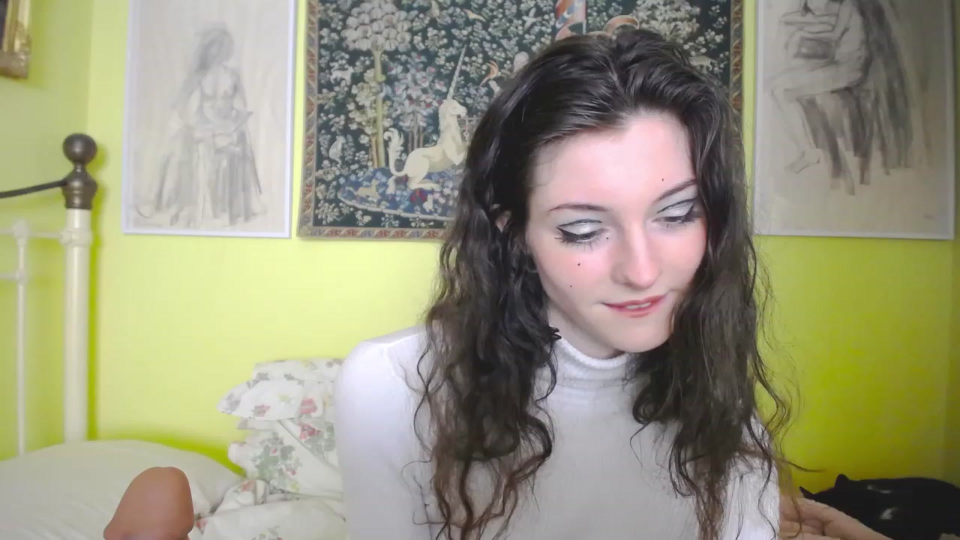 Gallery image thumbnail from viola__'s myfreecams stream on, 05/05/2023, 13:09 image 15 of 20