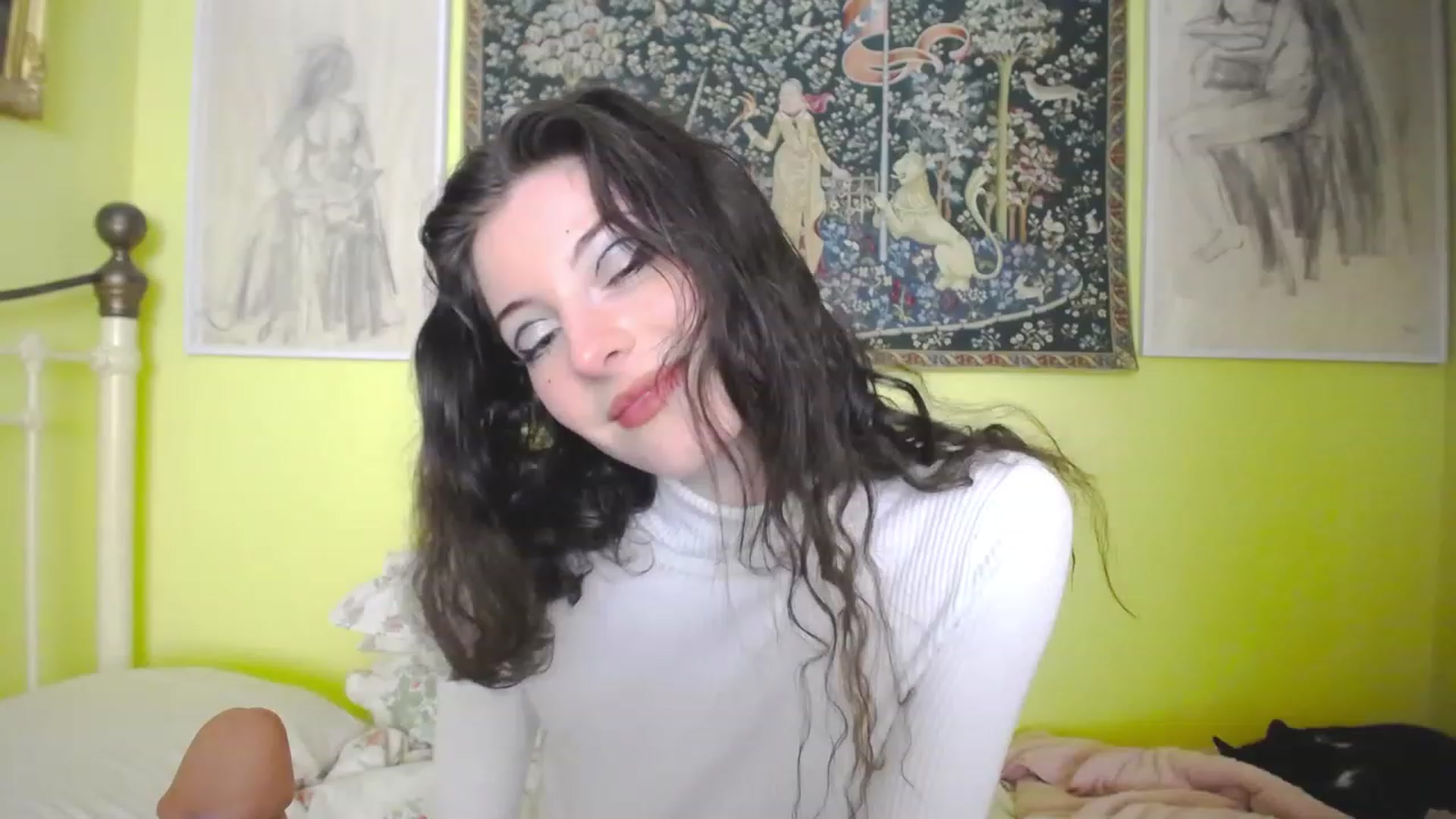 Gallery image thumbnail from viola__'s myfreecams stream on, 05/05/2023, 13:09 image 10 of 20
