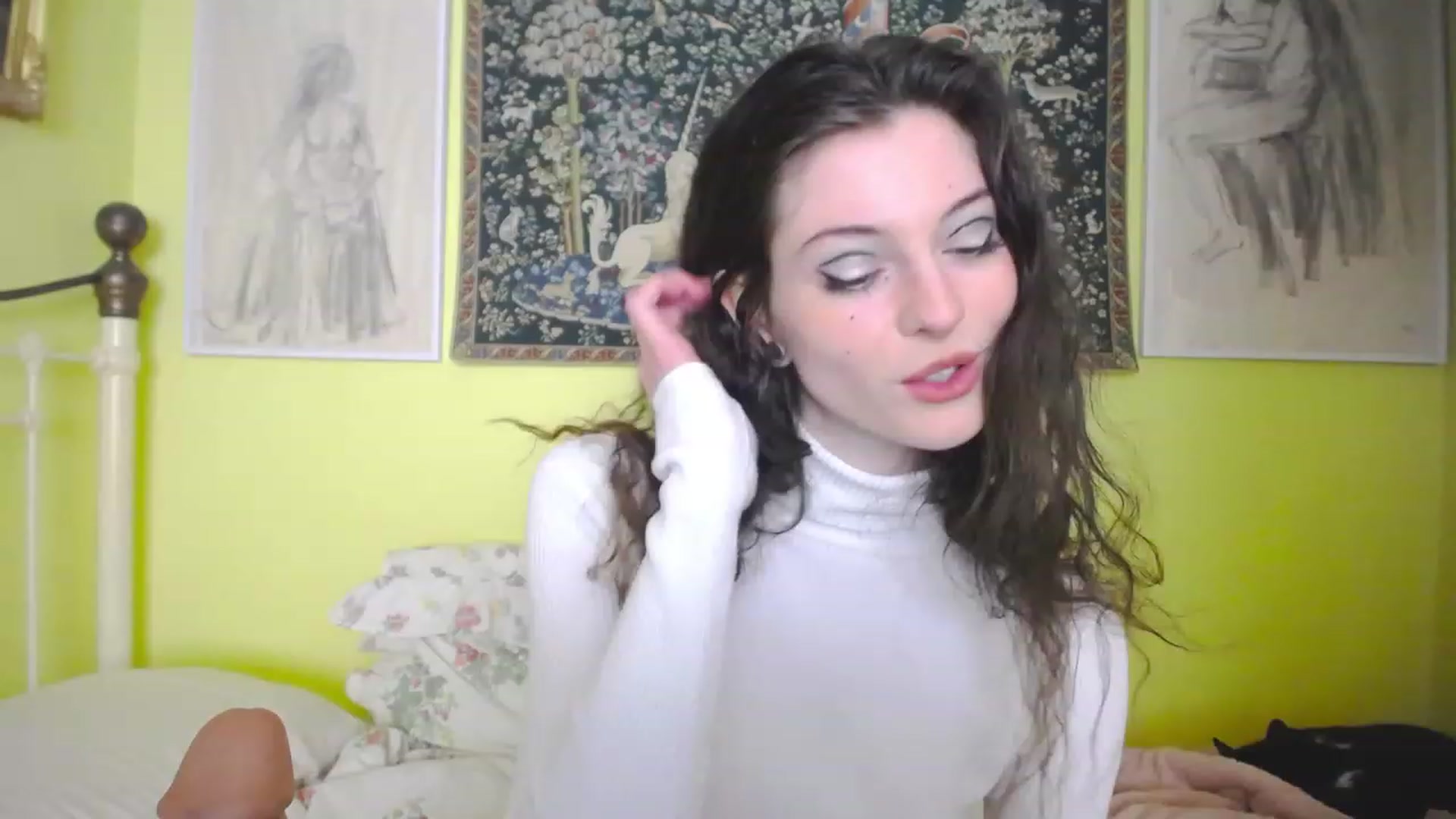 Gallery image thumbnail from viola__'s myfreecams stream on, 05/05/2023, 13:09 image 13 of 20