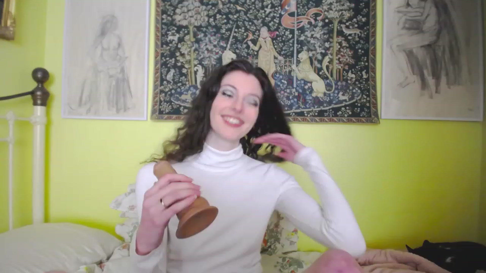 Gallery image thumbnail from viola__'s myfreecams stream on, 05/05/2023, 13:09 image 8 of 20