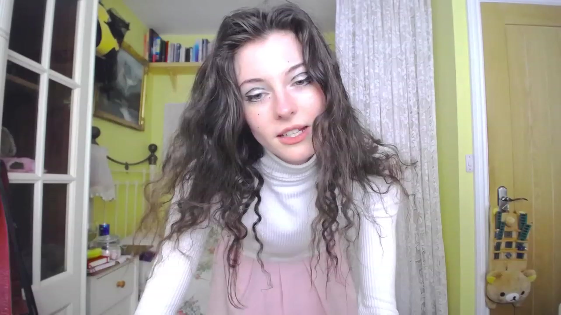 Gallery image thumbnail from viola__'s myfreecams stream on, 05/05/2023, 16:23 image 19 of 20