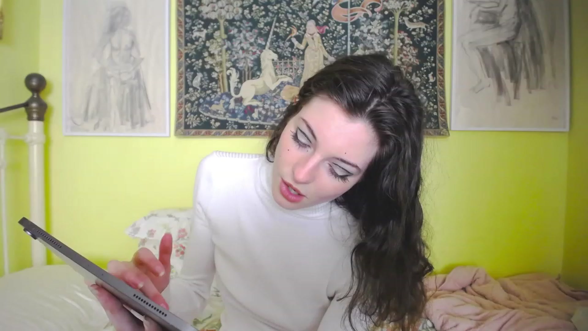 Gallery image thumbnail from viola__'s myfreecams stream on, 05/05/2023, 16:23 image 15 of 20