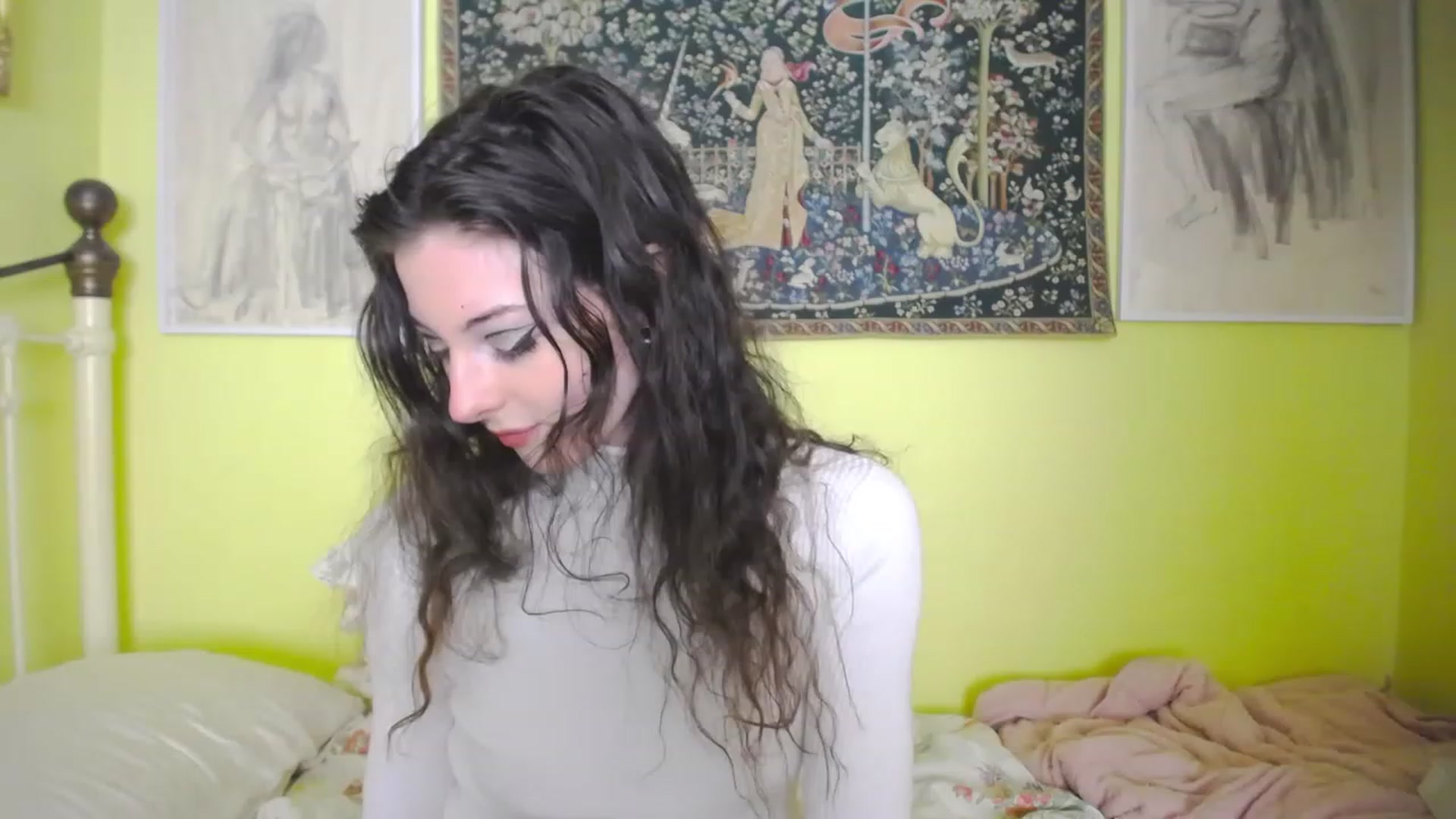 Gallery image thumbnail from viola__'s myfreecams stream on, 05/05/2023, 16:23 image 10 of 20
