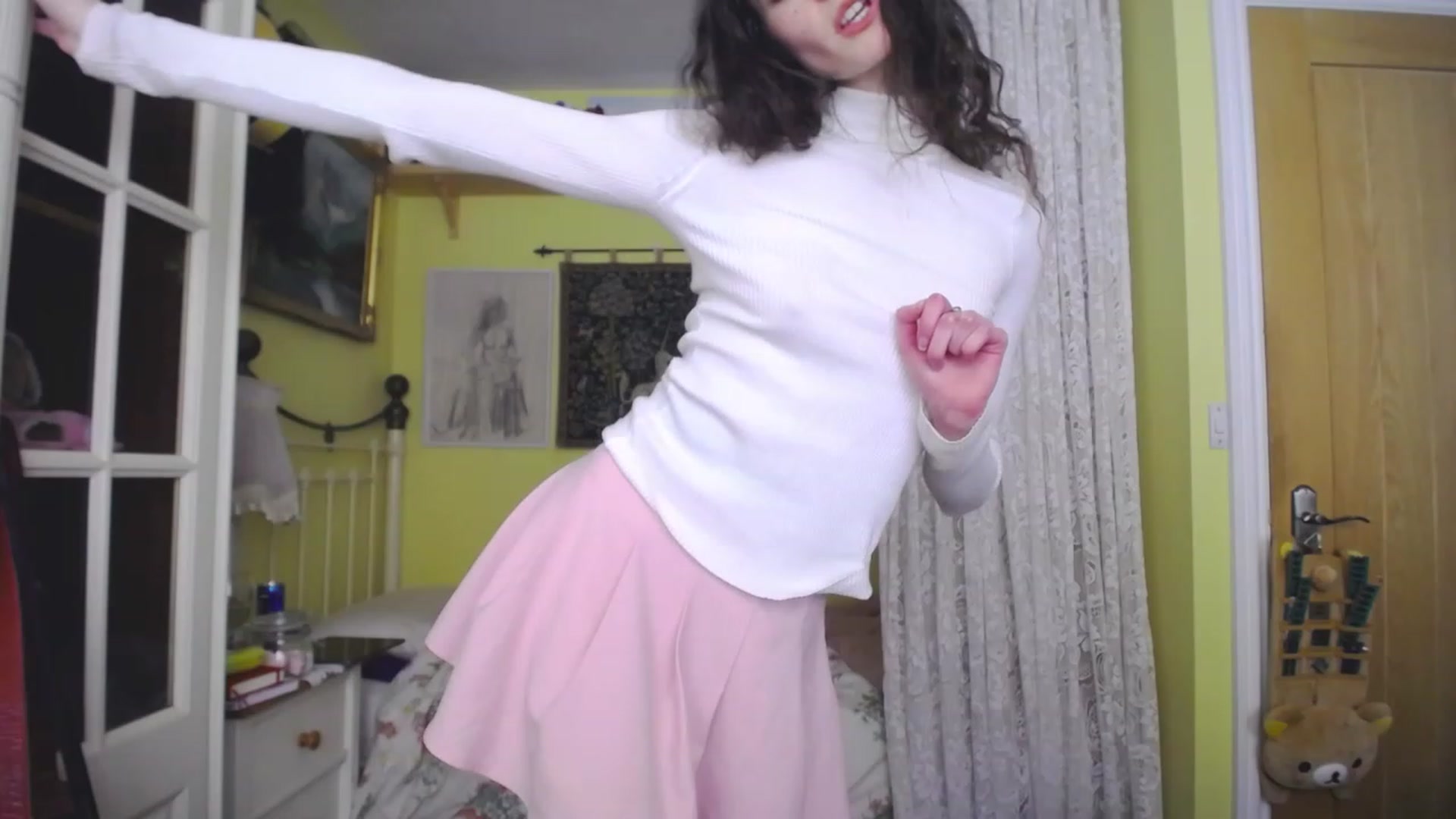 Gallery image thumbnail from viola__'s myfreecams stream on, 05/05/2023, 16:57 image 13 of 20