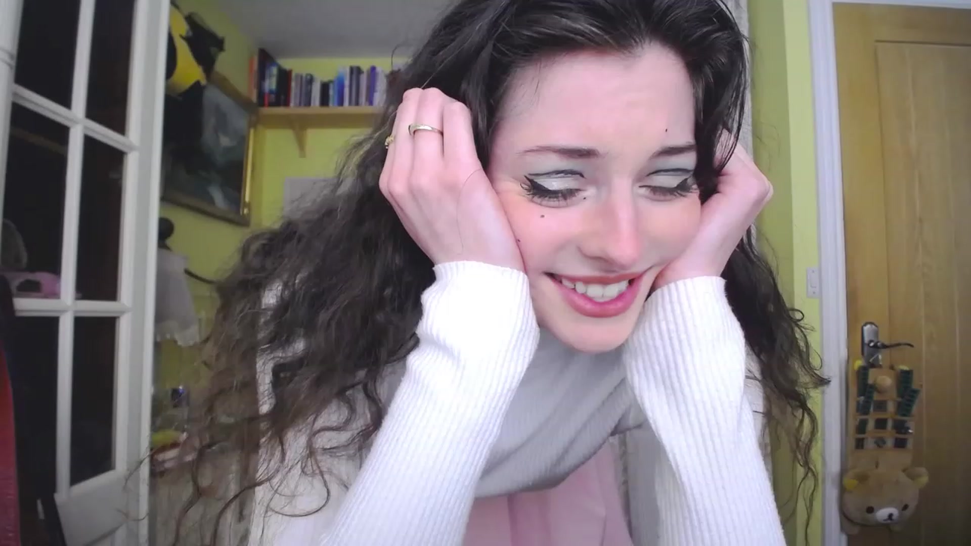 Gallery image thumbnail from viola__'s myfreecams stream on, 05/05/2023, 16:57 image 15 of 20