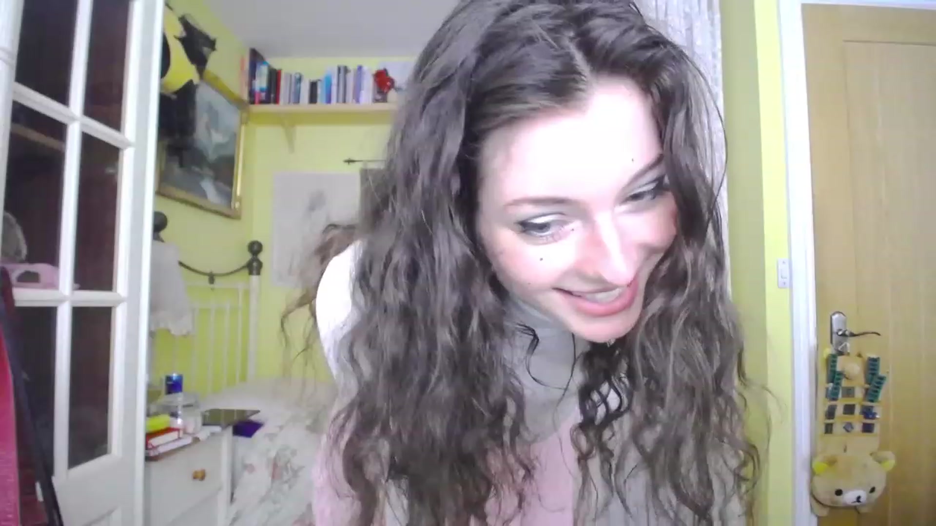 Gallery image thumbnail from viola__'s myfreecams stream on, 05/05/2023, 16:57 image 19 of 20