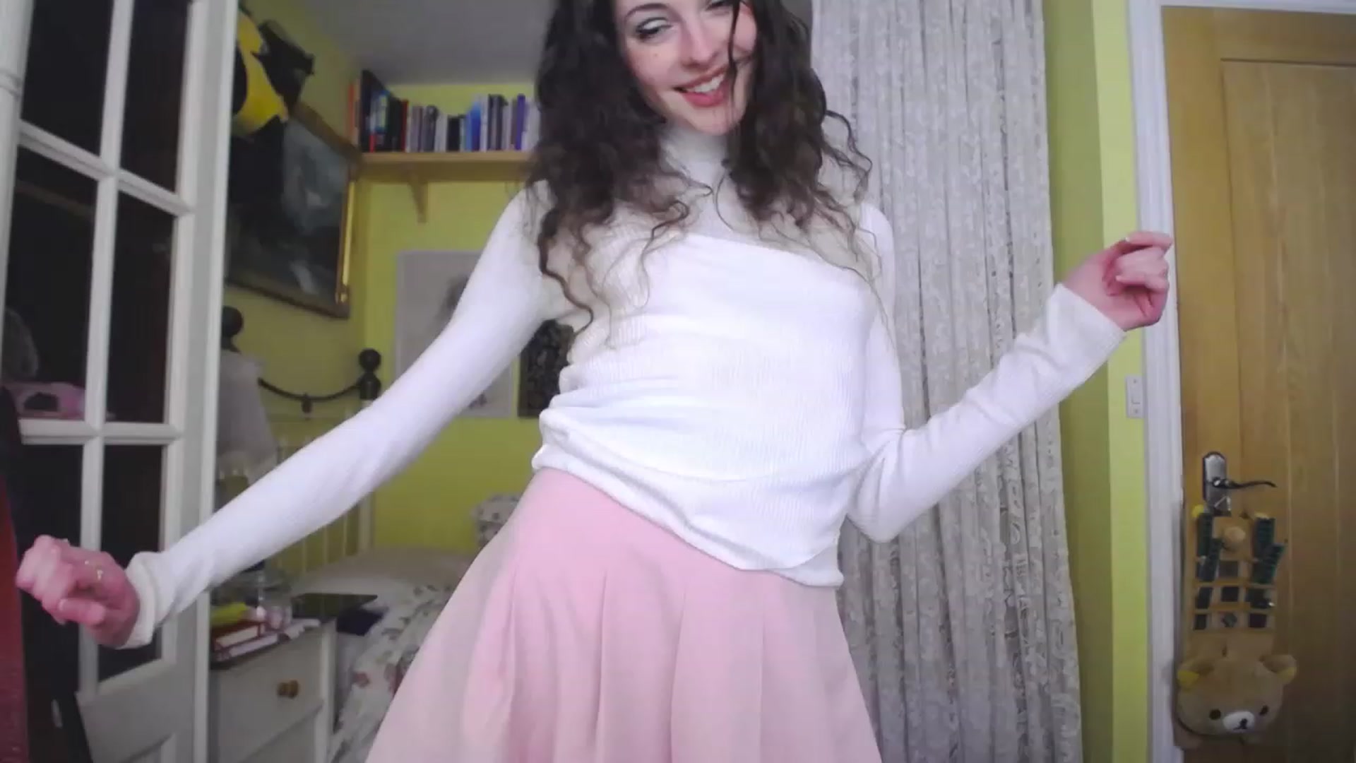 Gallery image thumbnail from viola__'s myfreecams stream on, 05/05/2023, 16:57 image 8 of 20