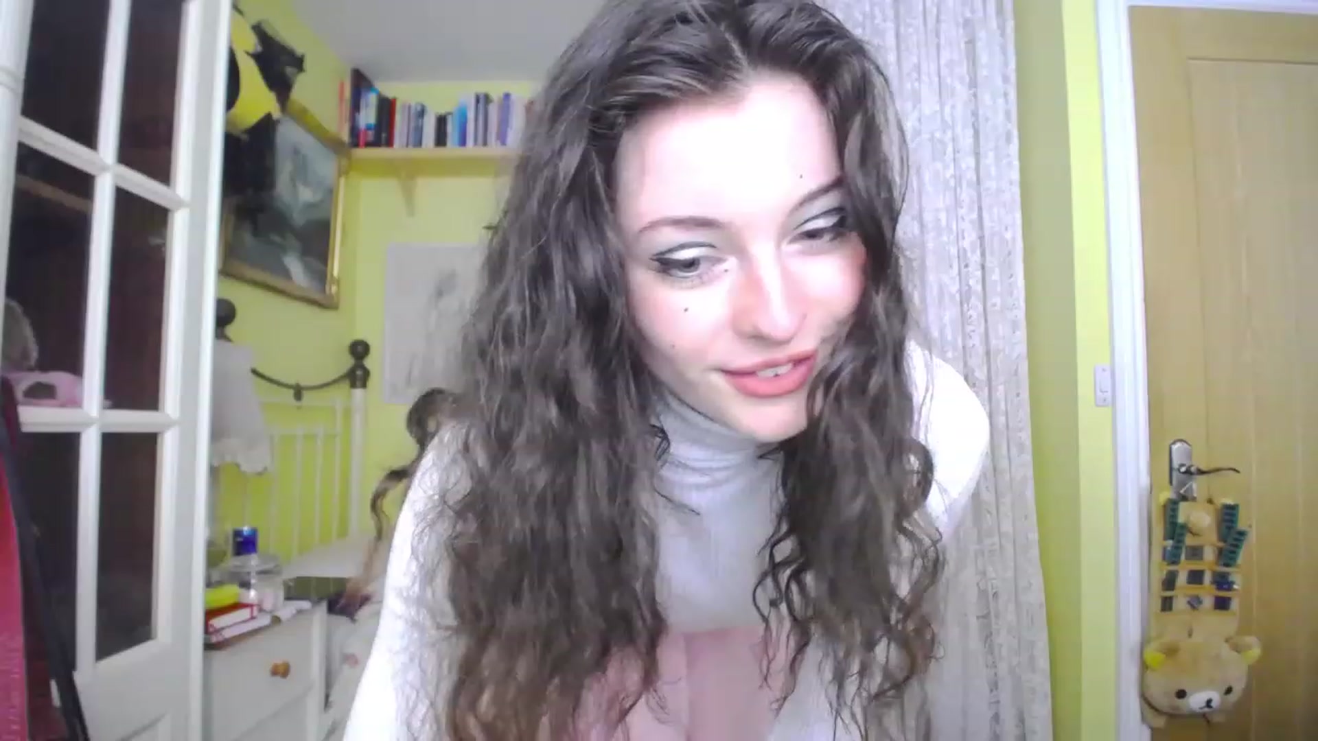 Gallery image thumbnail from viola__'s myfreecams stream on, 05/05/2023, 16:57 image 18 of 20
