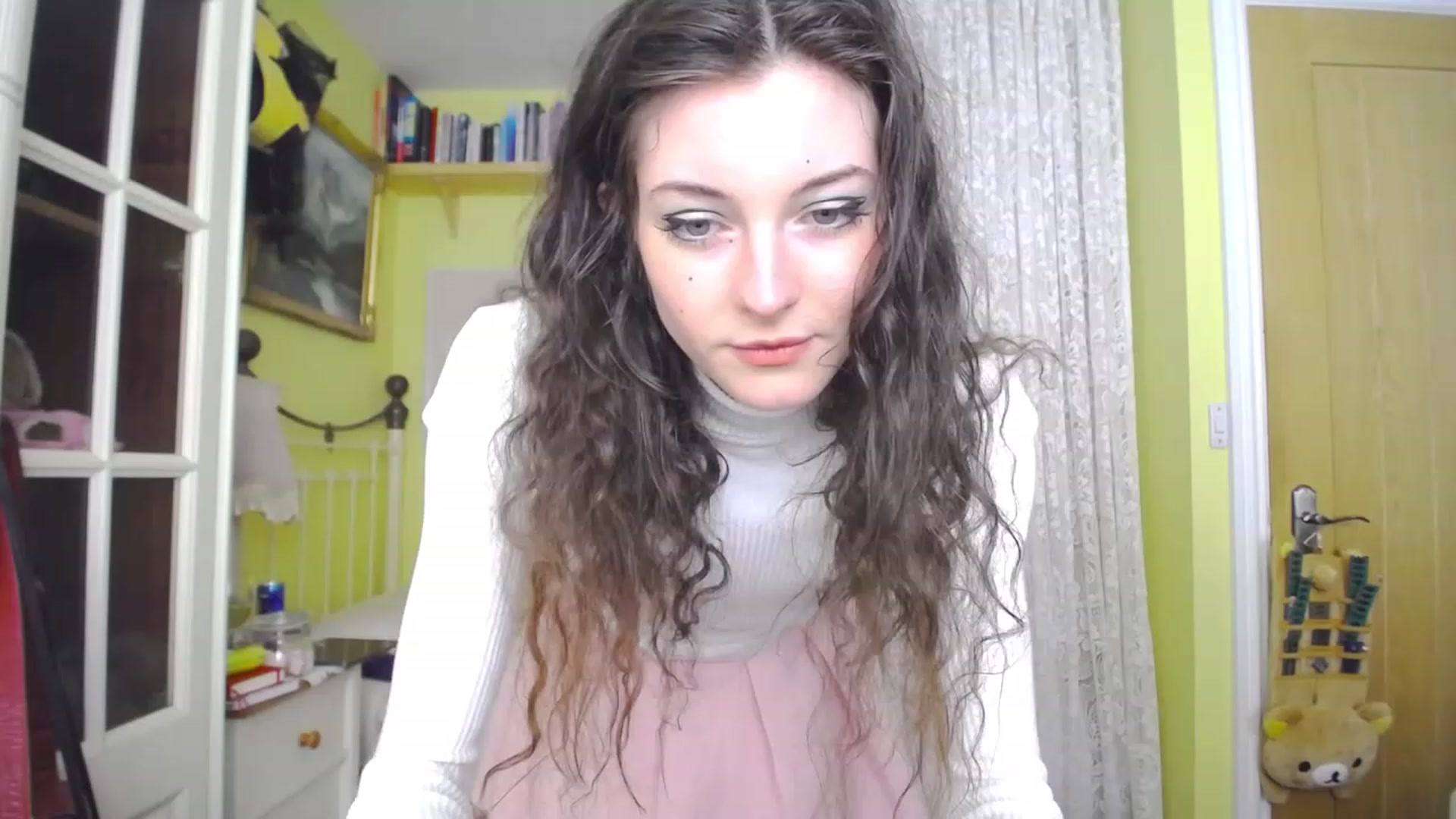 Gallery image thumbnail from viola__'s myfreecams stream on, 05/05/2023, 16:57 image 1 of 20