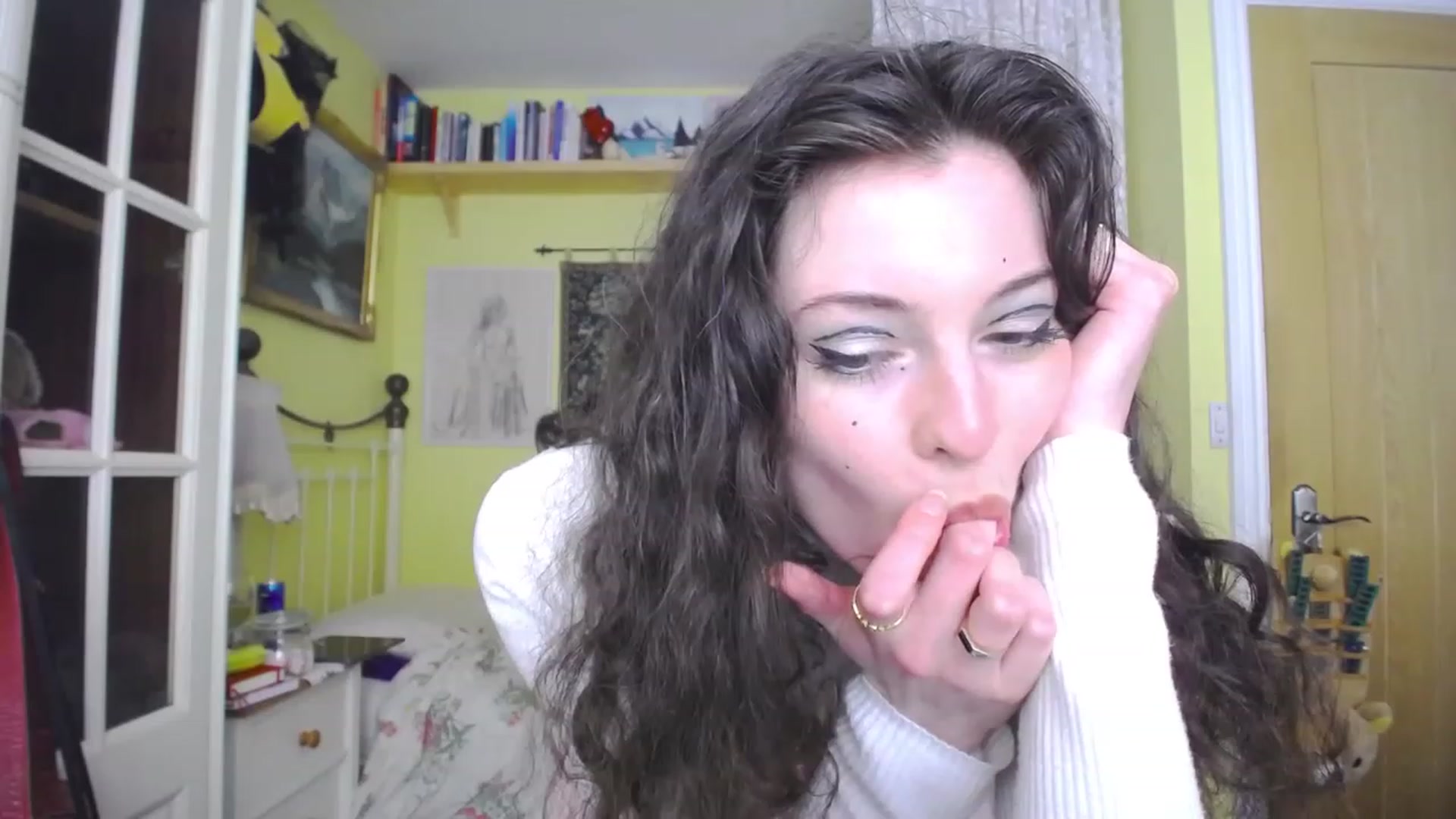 Gallery image thumbnail from viola__'s myfreecams stream on, 05/05/2023, 16:57 image 17 of 20