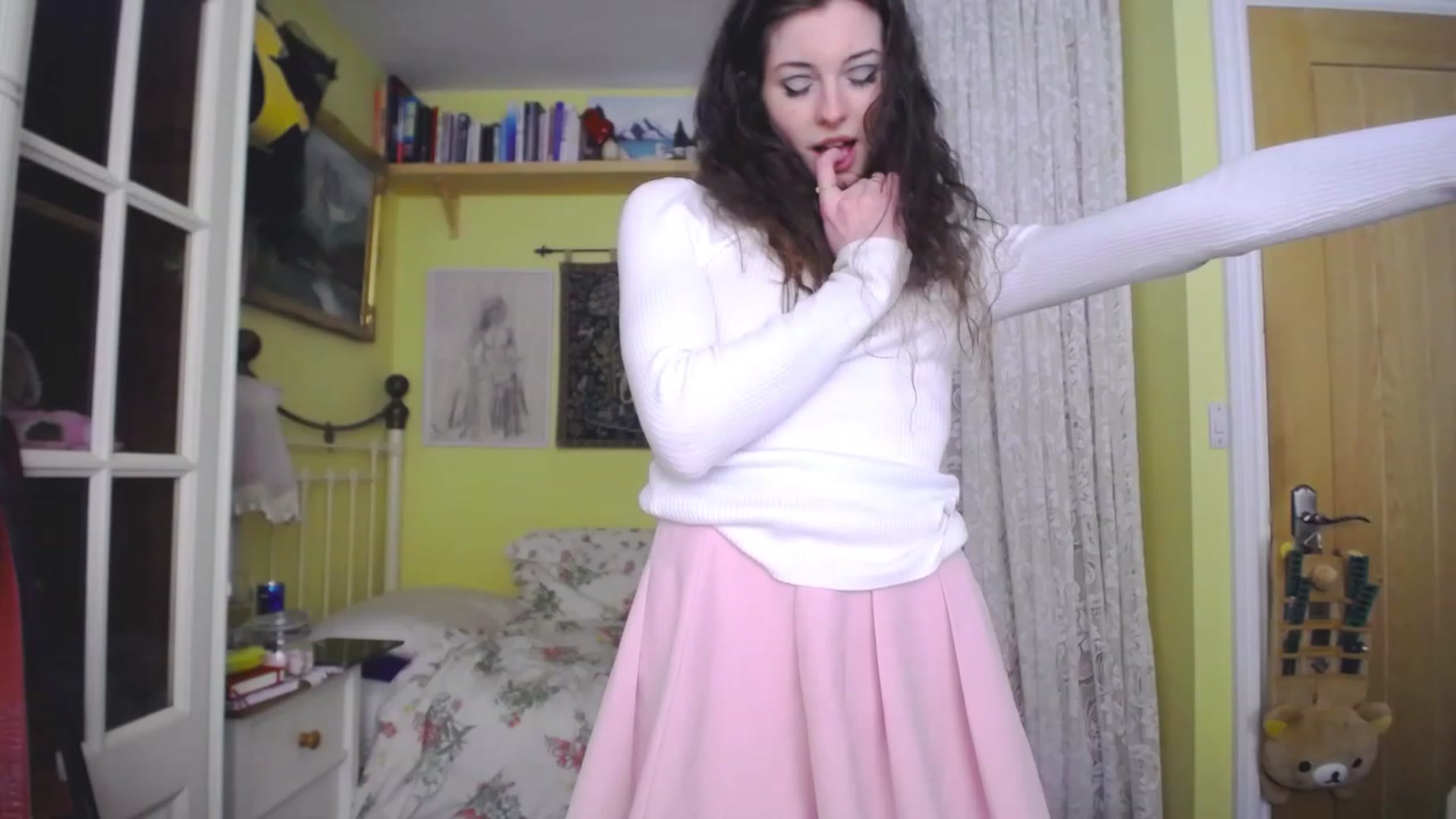 Gallery image thumbnail from viola__'s myfreecams stream on, 05/05/2023, 16:57 image 2 of 20