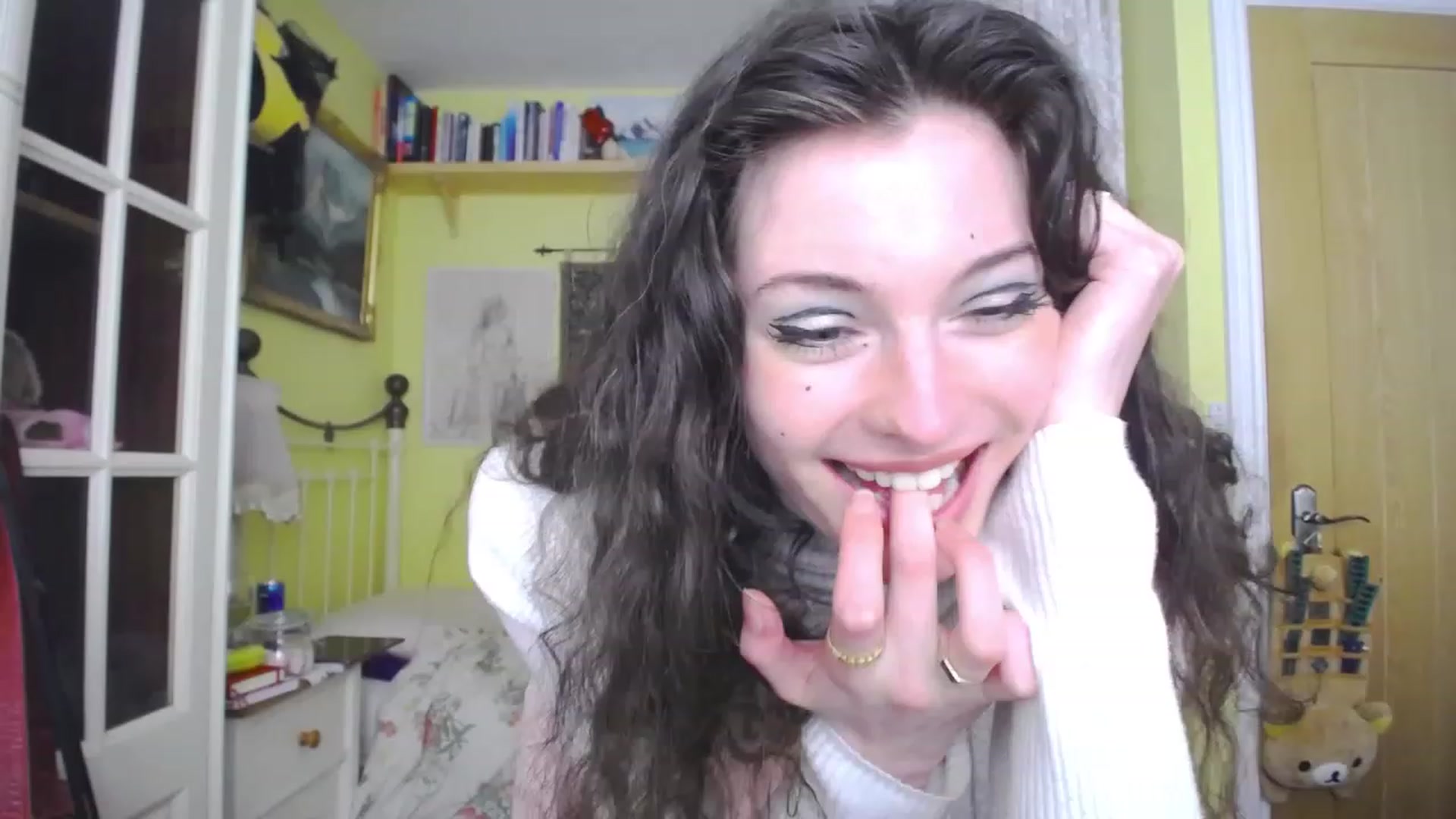 Gallery image thumbnail from viola__'s myfreecams stream on, 05/05/2023, 16:57 image 16 of 20