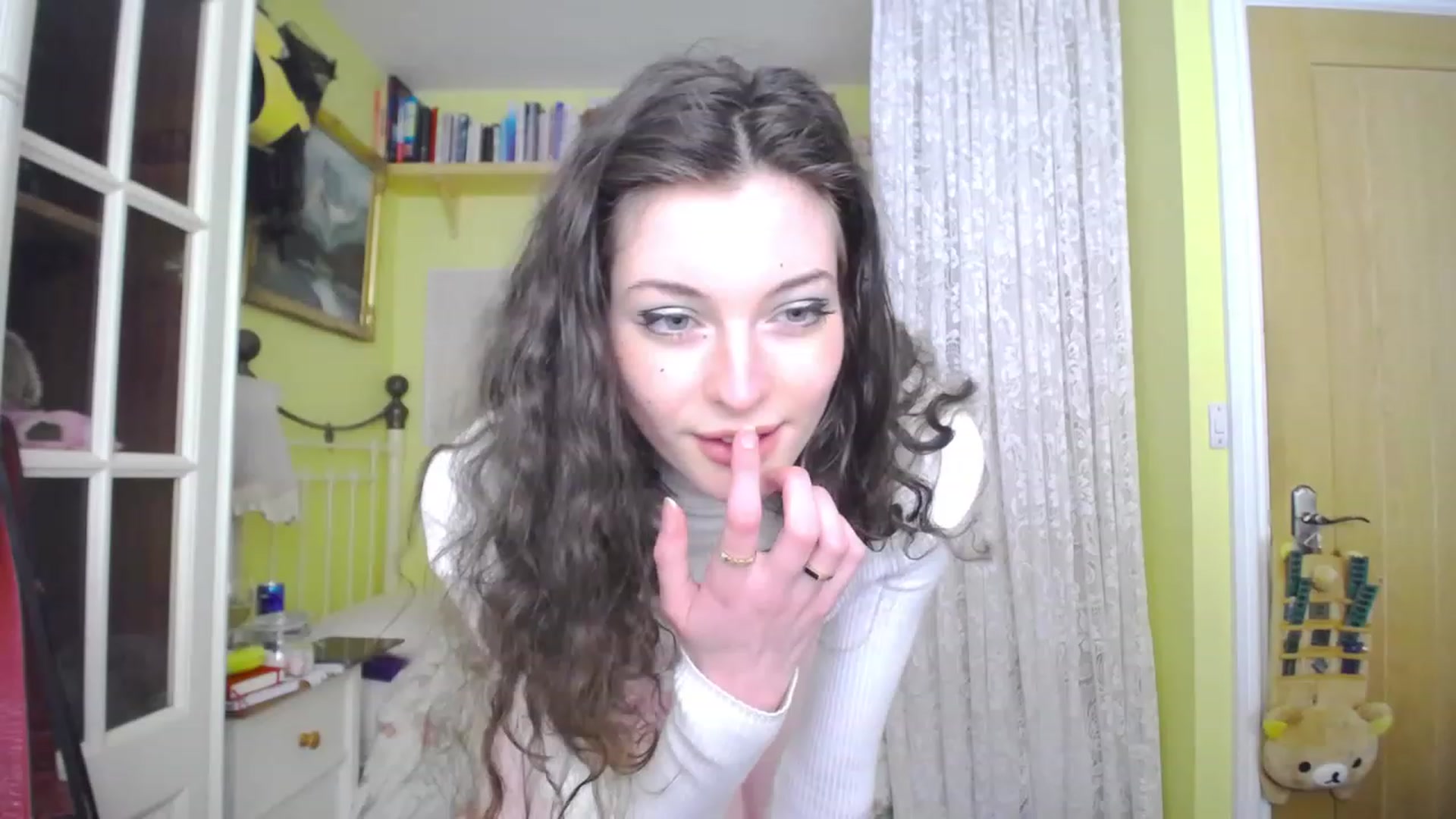 Gallery image thumbnail from viola__'s myfreecams stream on, 05/05/2023, 16:57 image 12 of 20